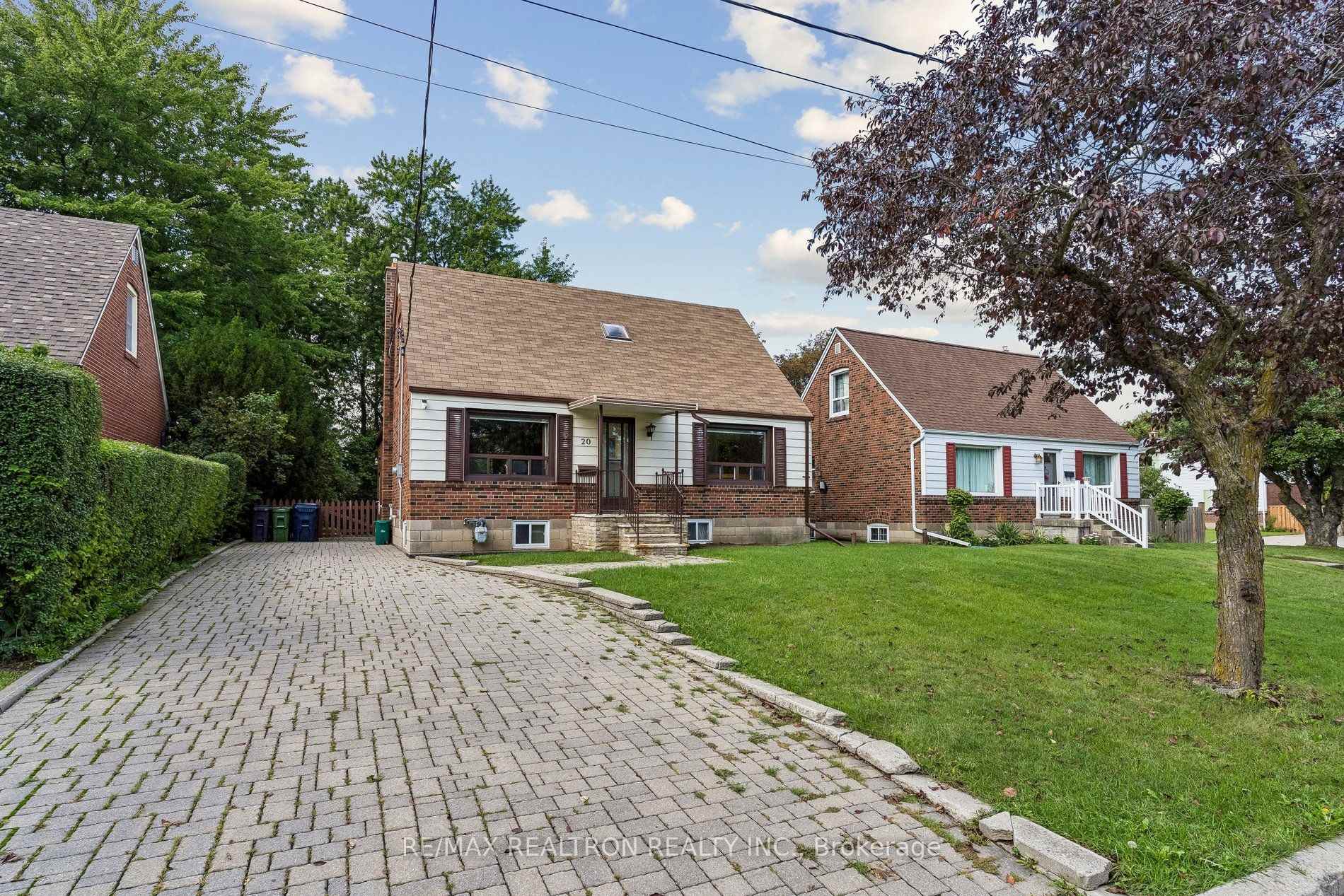 Photo 1 of 20 Edithvale Drive, North York, Willowdale West — HOMEH