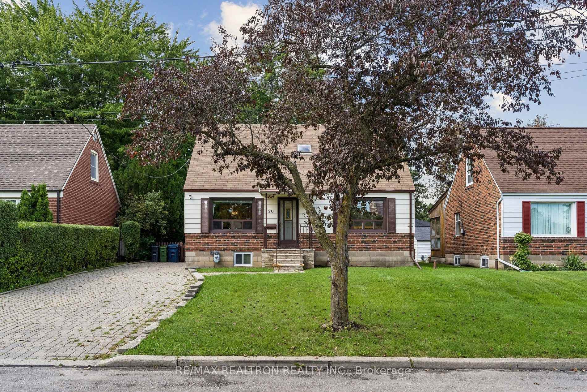 Photo 3 of 20 Edithvale Drive, North York, Willowdale West — HOMEH