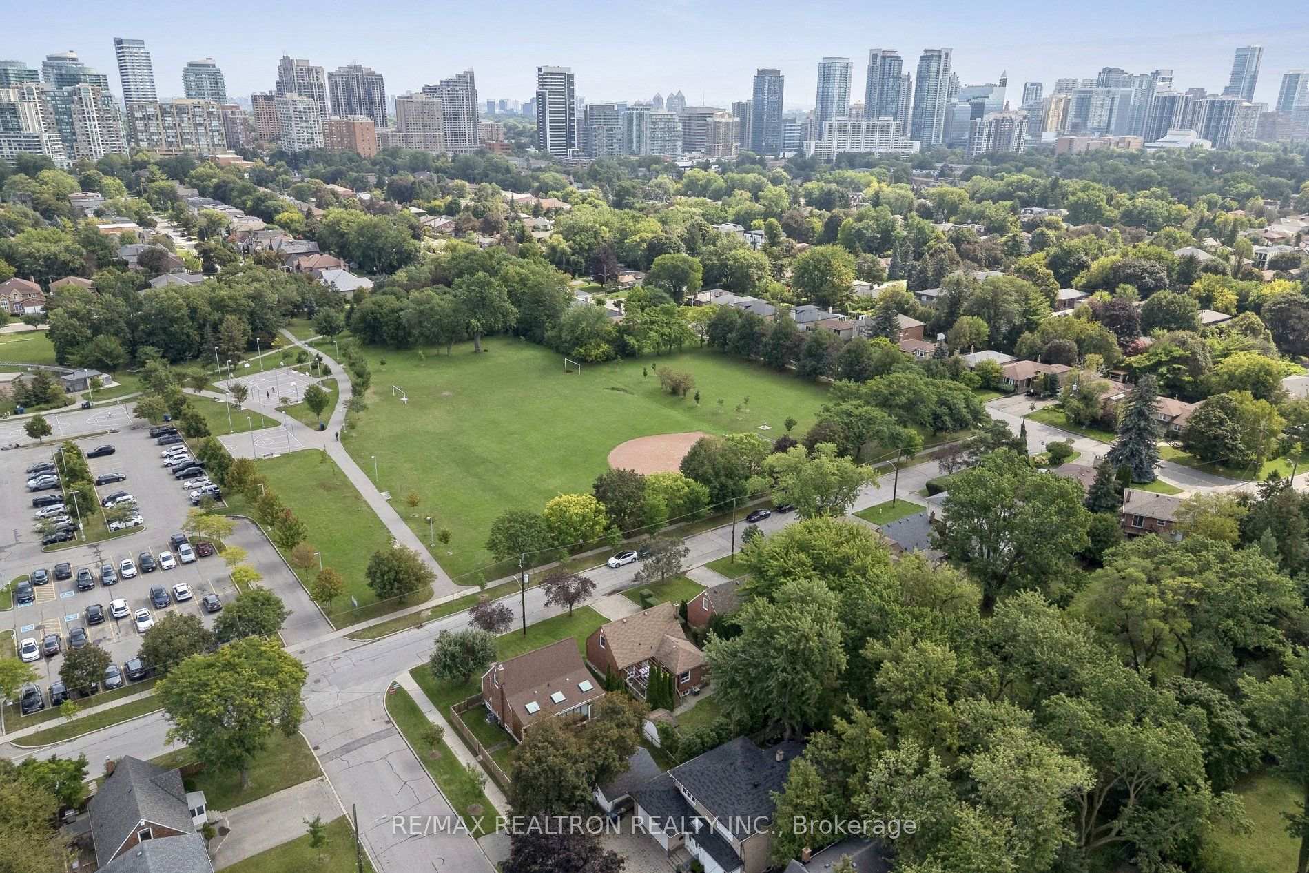 Photo 5 of 20 Edithvale Drive, North York, Willowdale West — HOMEH