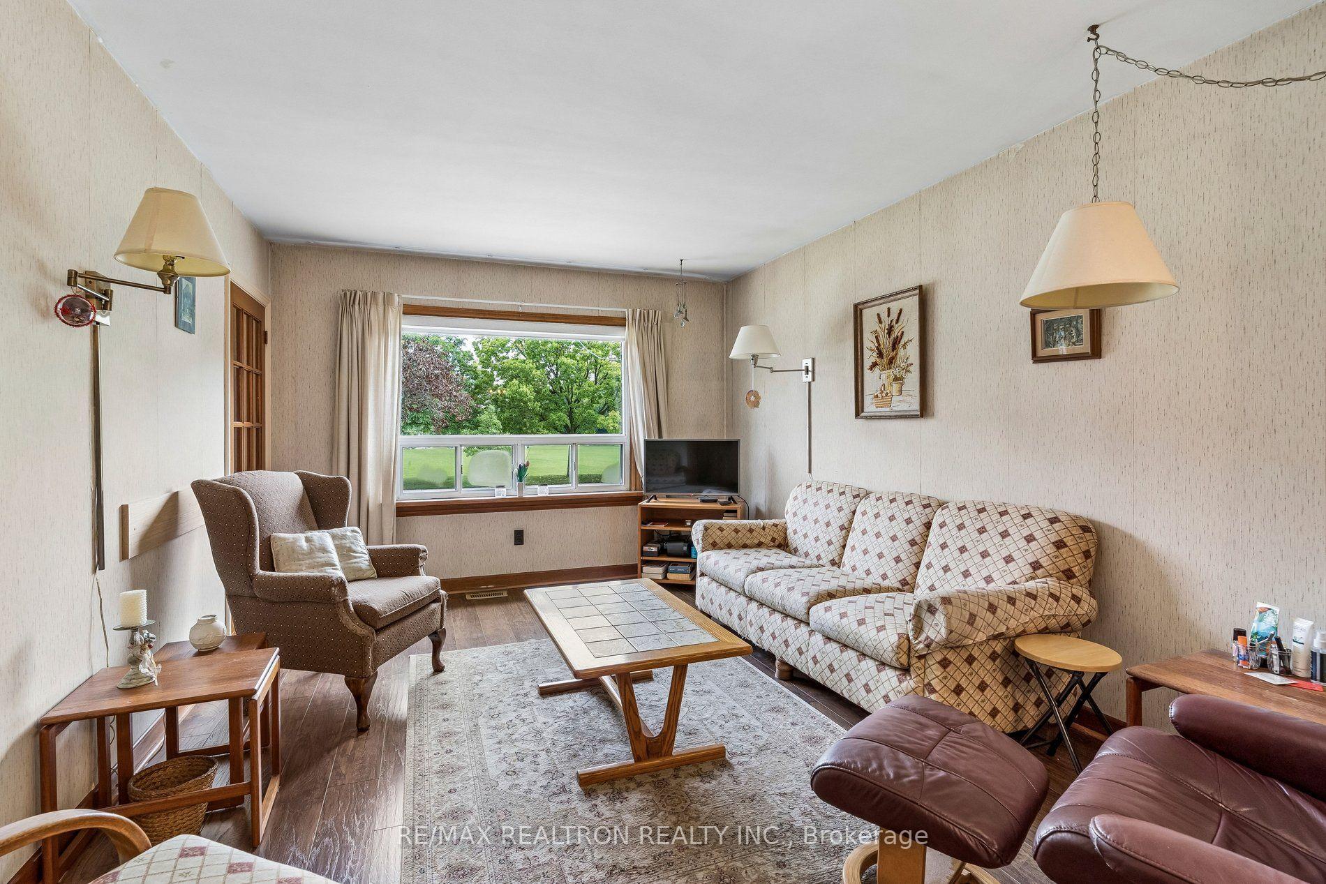Photo 8 of 20 Edithvale Drive, North York, Willowdale West — HOMEH