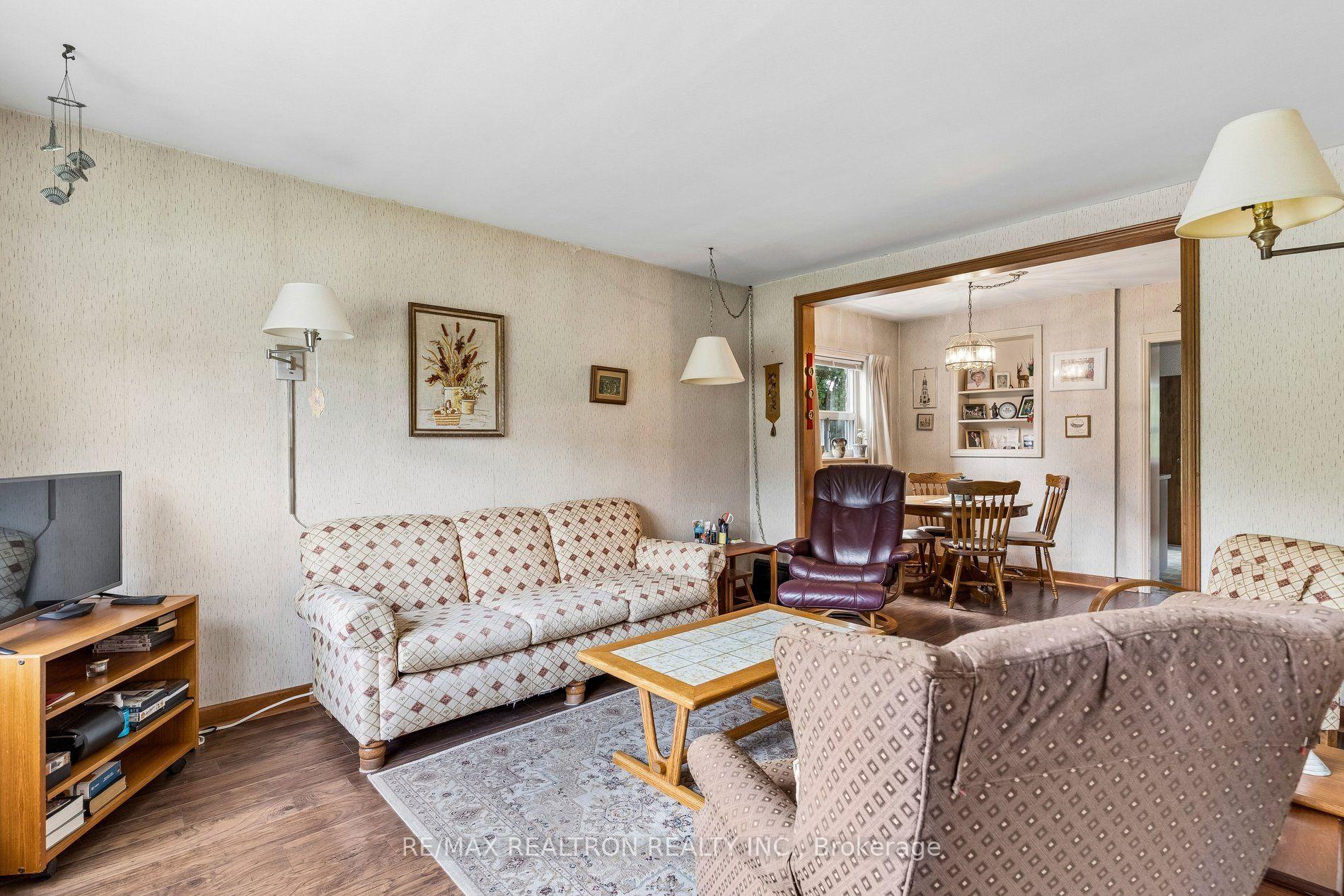 Photo 9 of 20 Edithvale Drive, North York, Willowdale West — HOMEH