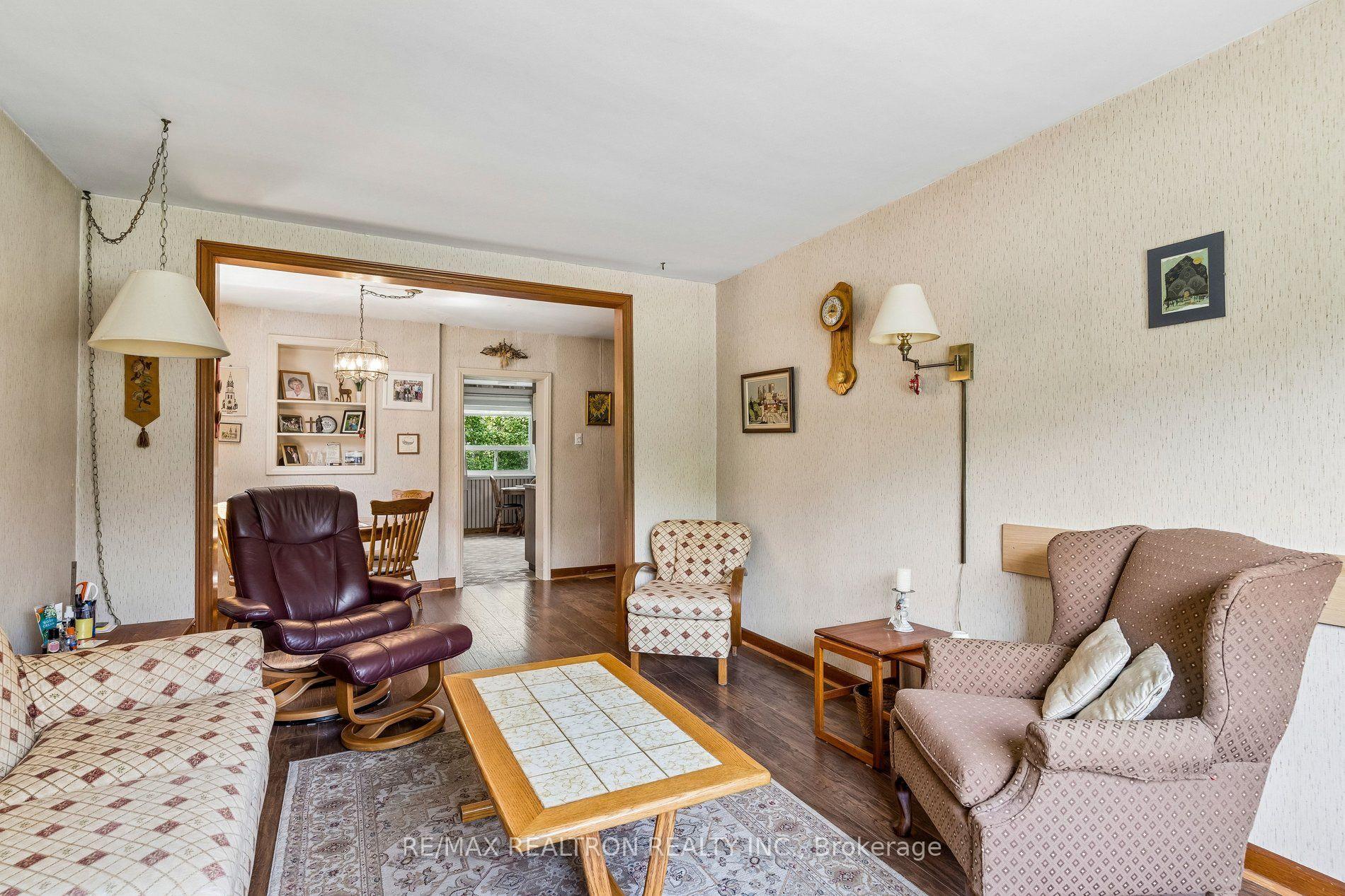 Photo 11 of 20 Edithvale Drive, North York, Willowdale West — HOMEH