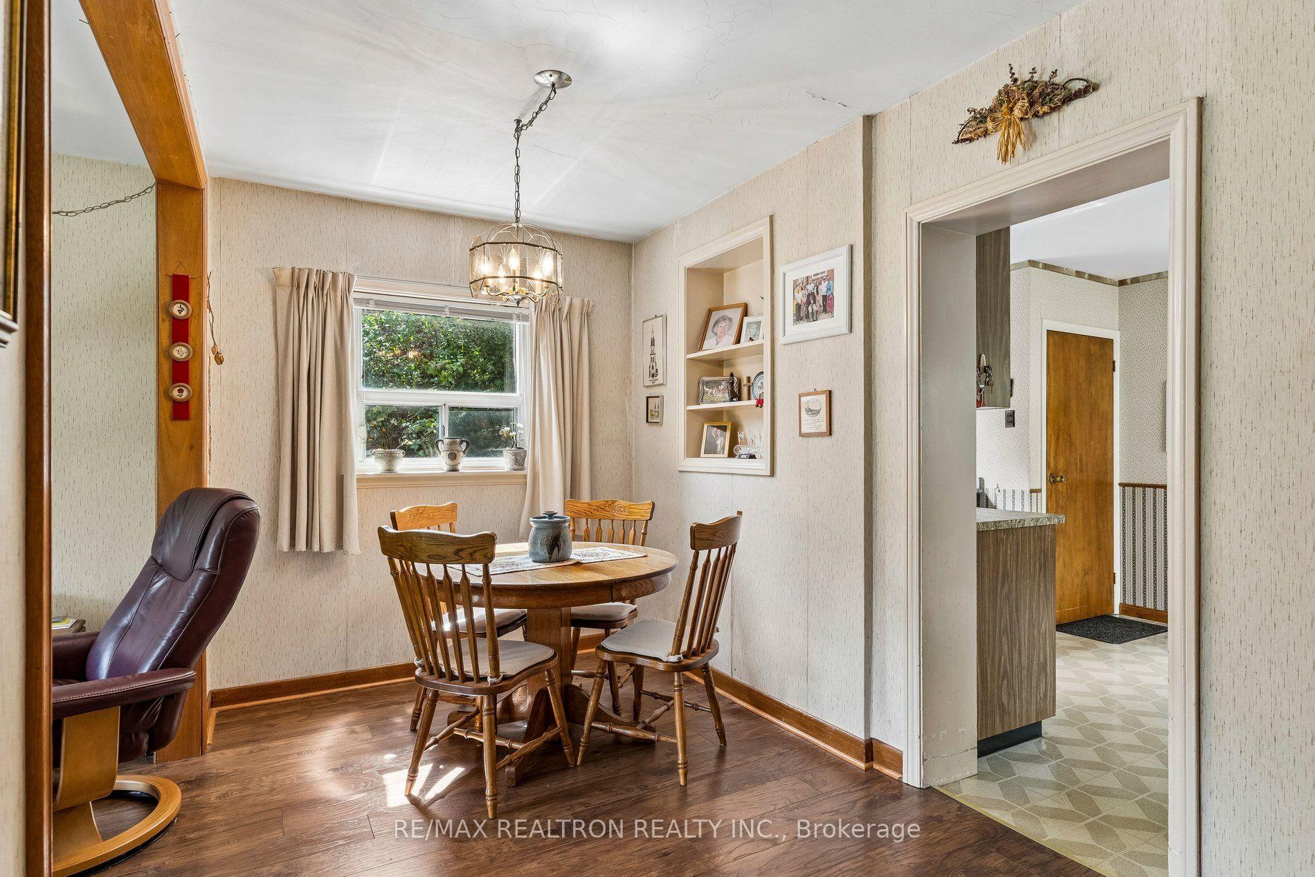 Photo 12 of 20 Edithvale Drive, North York, Willowdale West — HOMEH