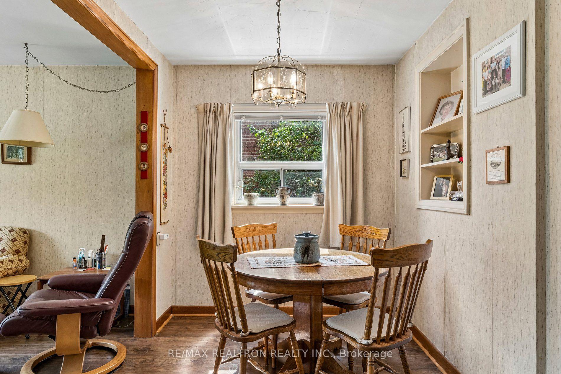 Photo 13 of 20 Edithvale Drive, North York, Willowdale West — HOMEH