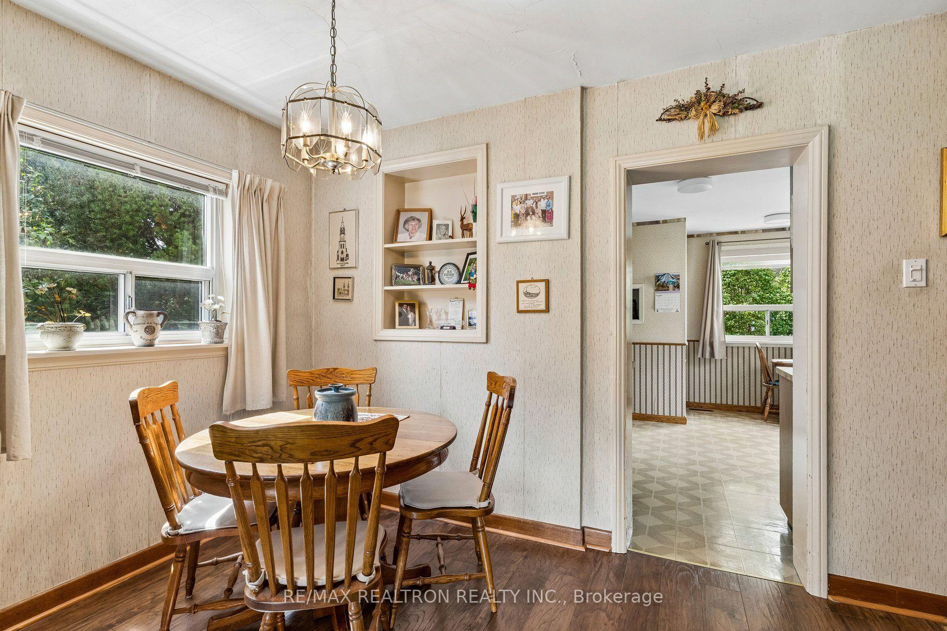 Photo 14 of 20 Edithvale Drive, North York, Willowdale West — HOMEH