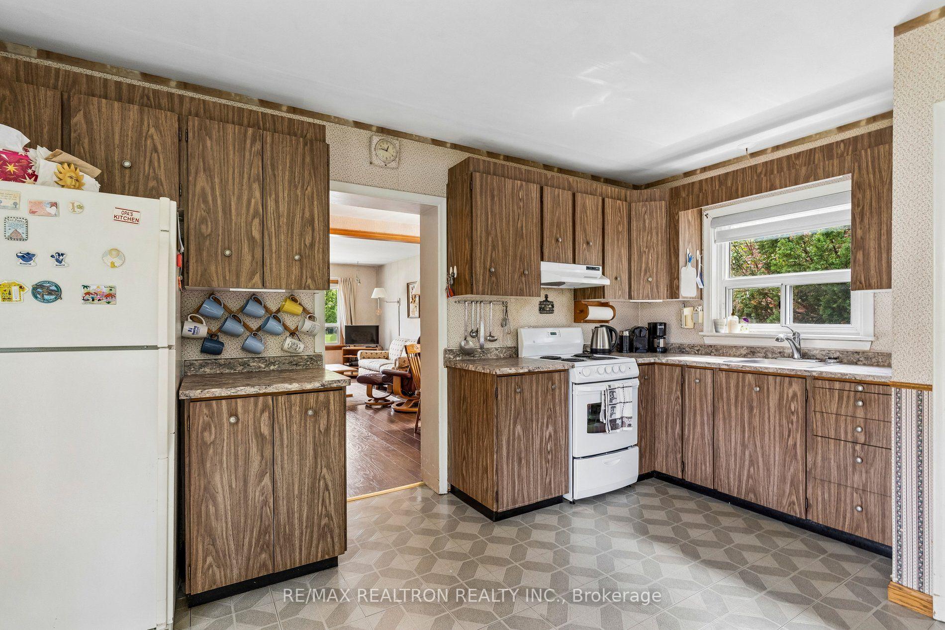 Photo 15 of 20 Edithvale Drive, North York, Willowdale West — HOMEH