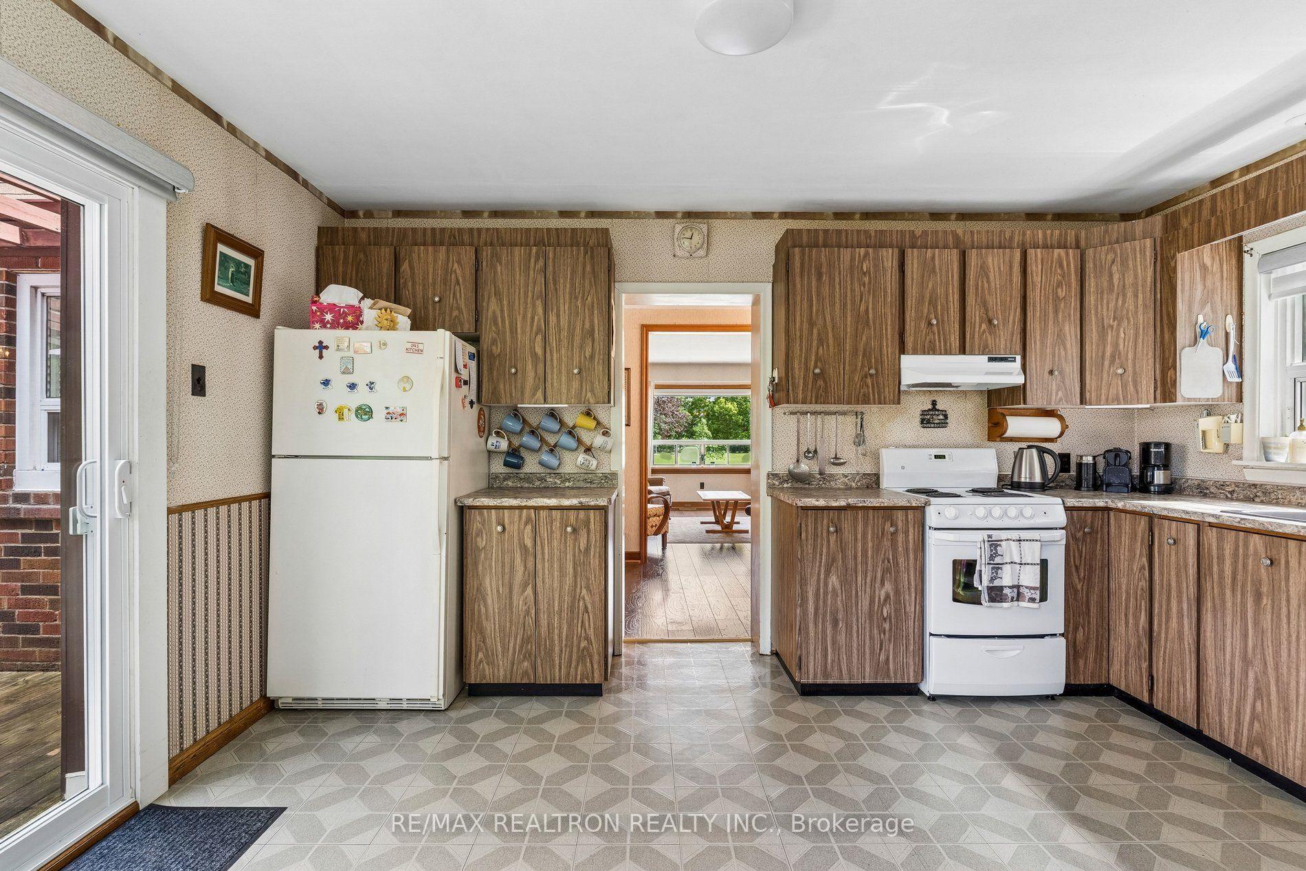 Photo 16 of 20 Edithvale Drive, North York, Willowdale West — HOMEH