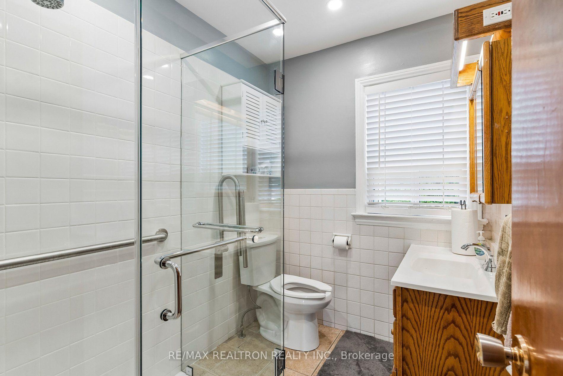 Photo 21 of 20 Edithvale Drive, North York, Willowdale West — HOMEH