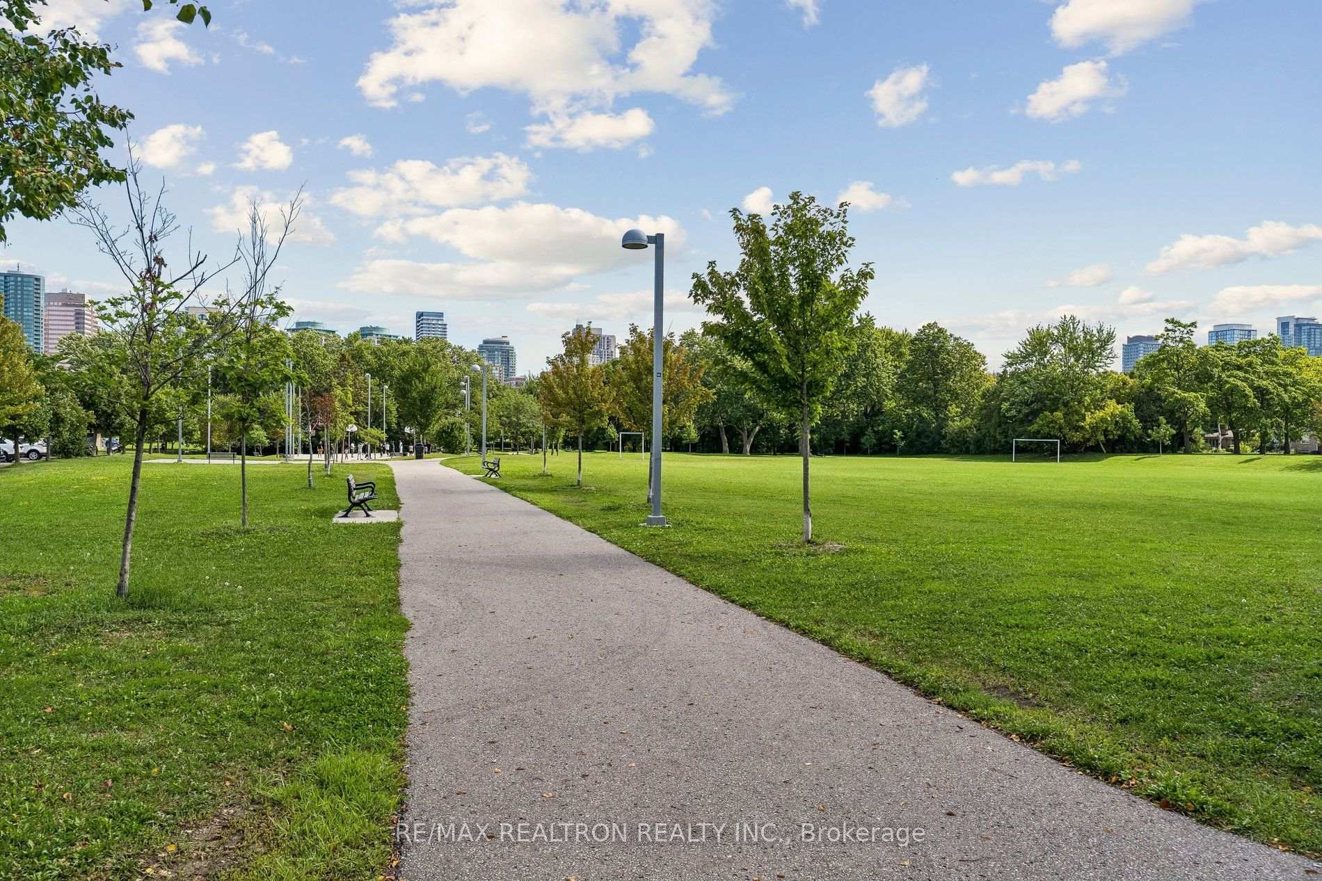 Photo 38 of 20 Edithvale Drive, North York, Willowdale West — HOMEH
