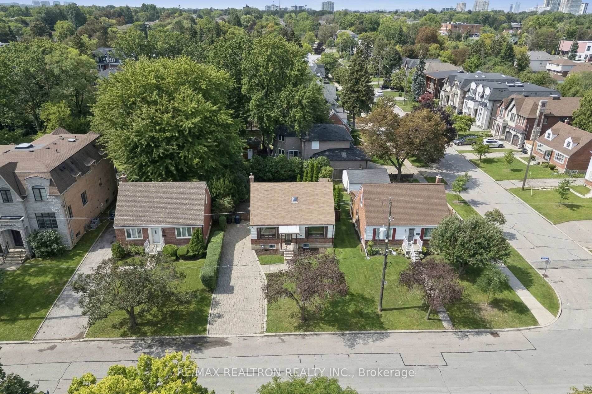 Photo 39 of 20 Edithvale Drive, North York, Willowdale West — HOMEH