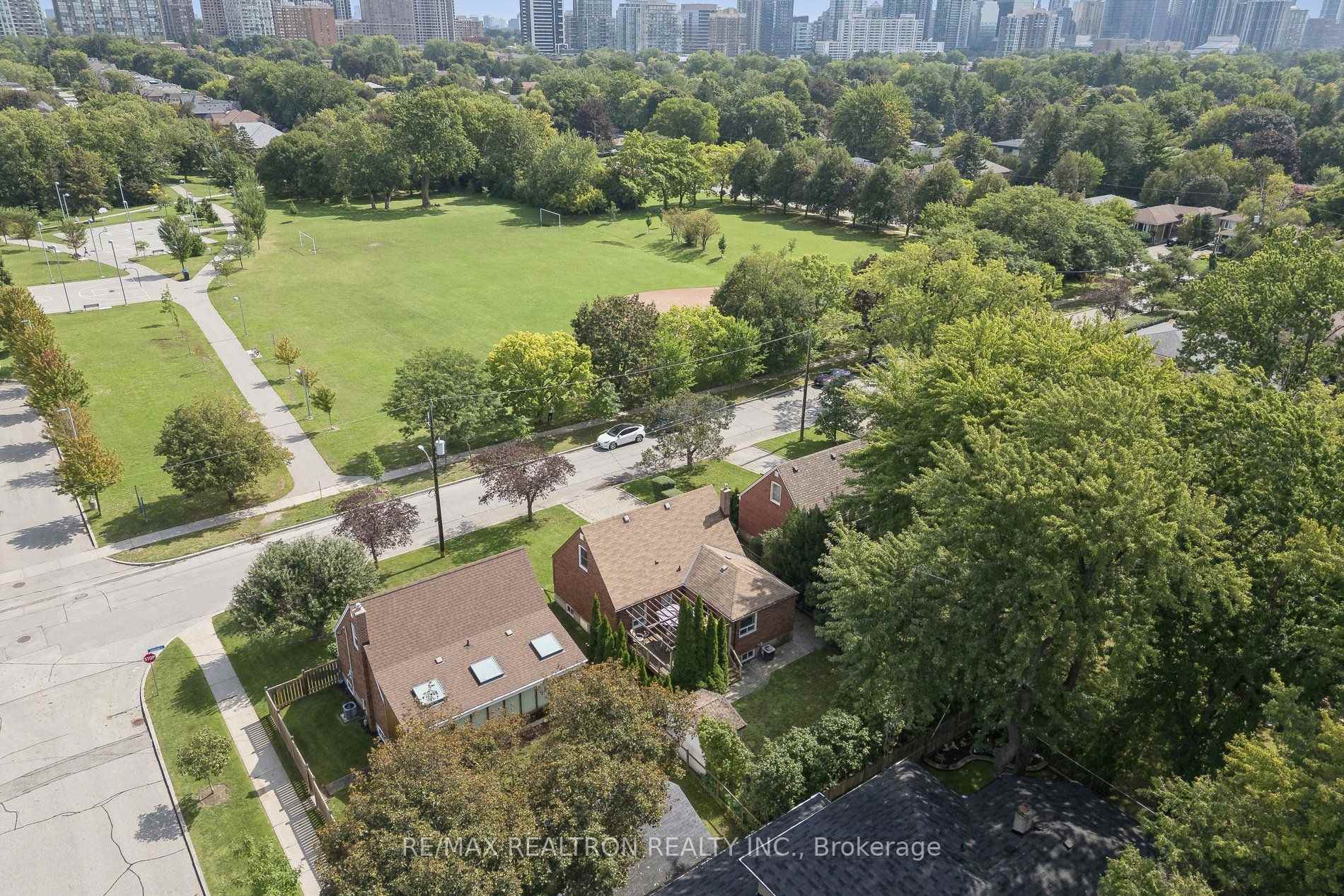 Photo 40 of 20 Edithvale Drive, North York, Willowdale West — HOMEH