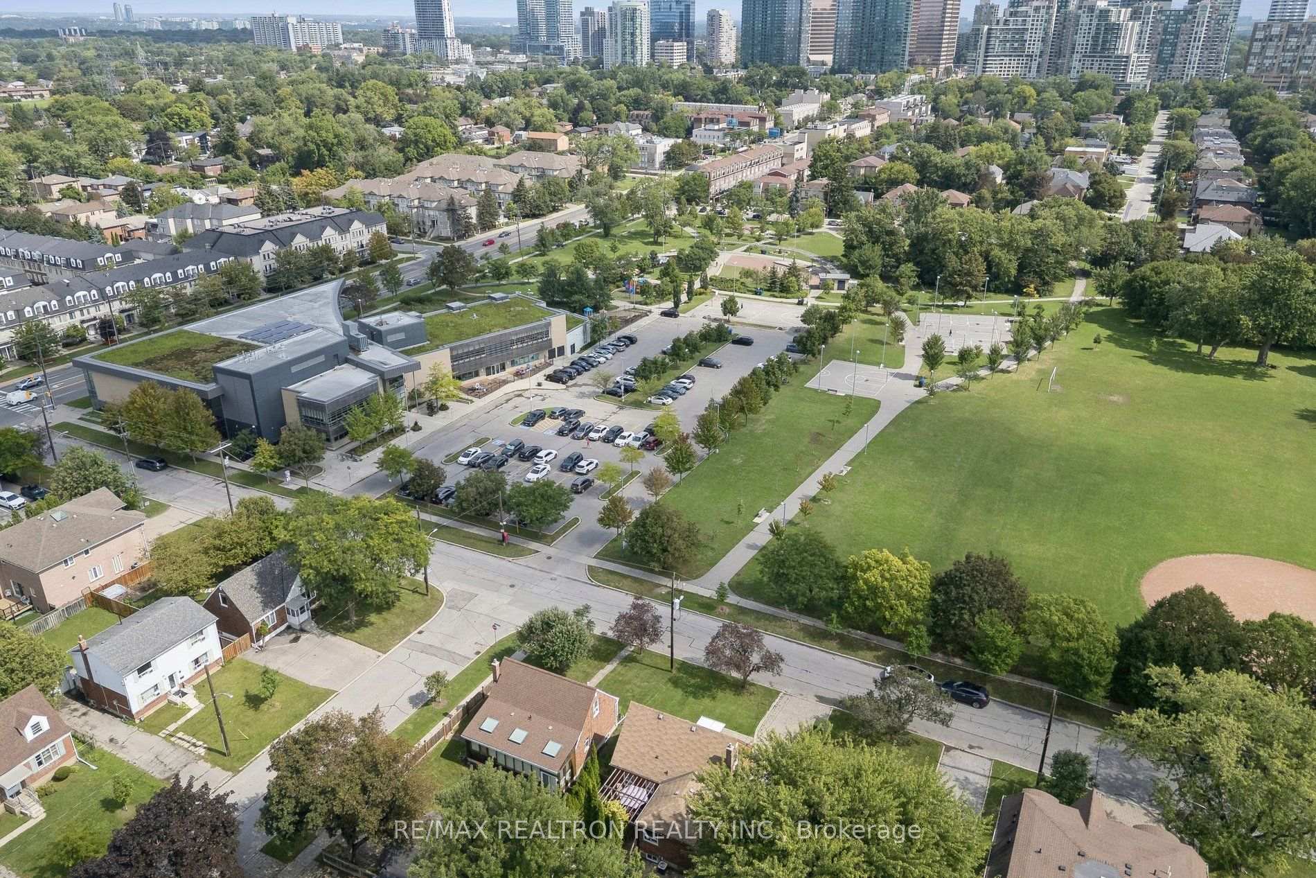 Photo 41 of 20 Edithvale Drive, North York, Willowdale West — HOMEH