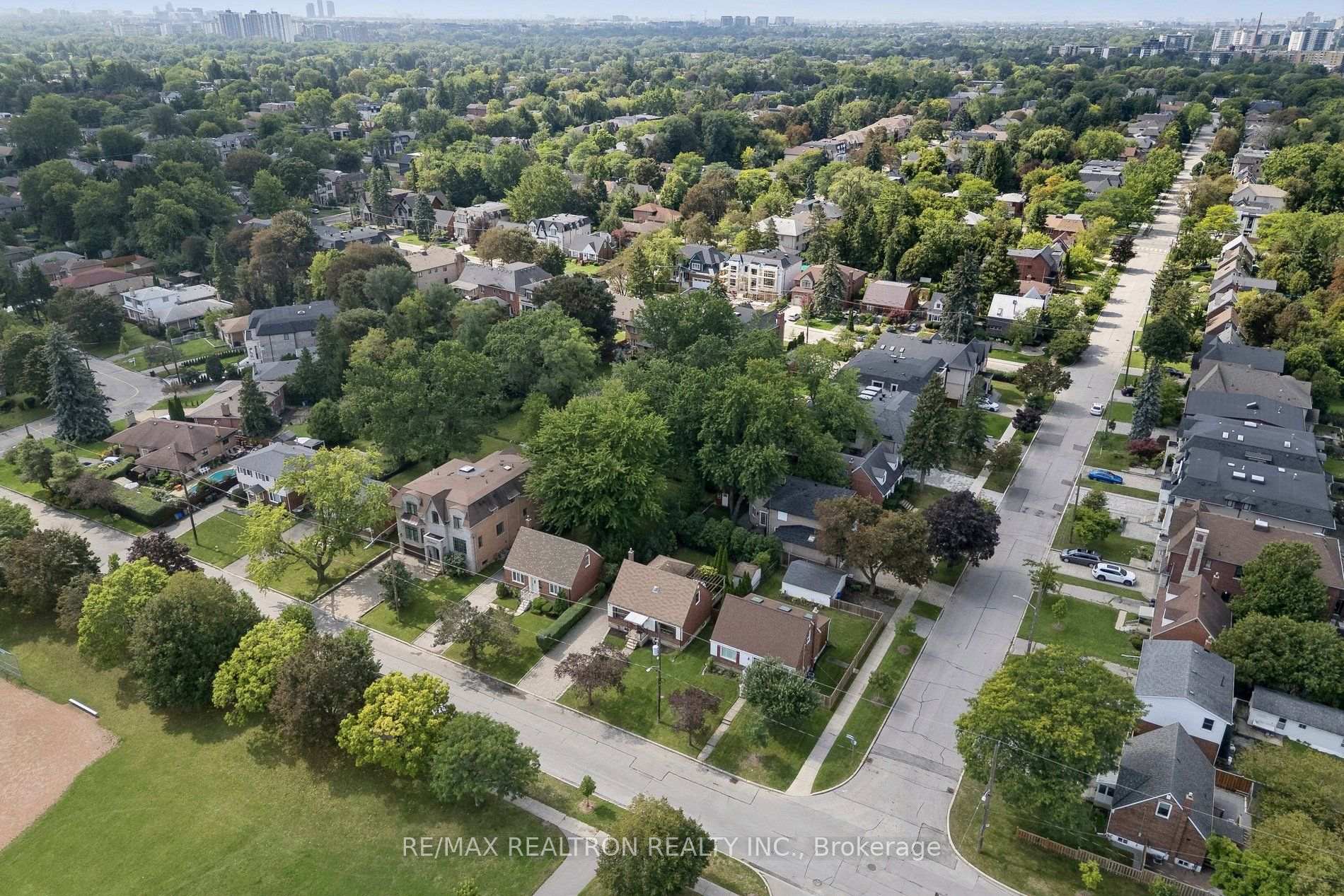 Photo 42 of 20 Edithvale Drive, North York, Willowdale West — HOMEH