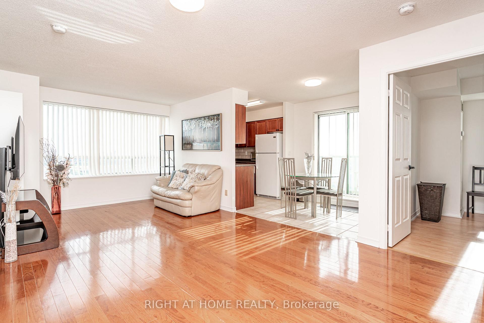 Photo 12 of Unit 1010, 23 Oneida Crescent, Richmond Hill, Langstaff — HOMEH