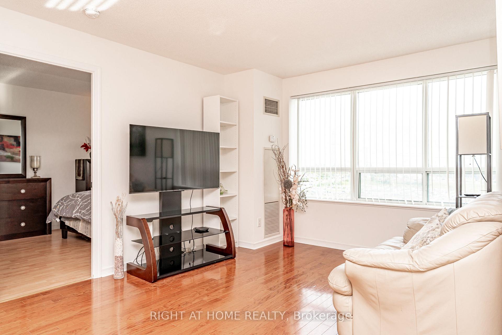 Photo 13 of Unit 1010, 23 Oneida Crescent, Richmond Hill, Langstaff — HOMEH
