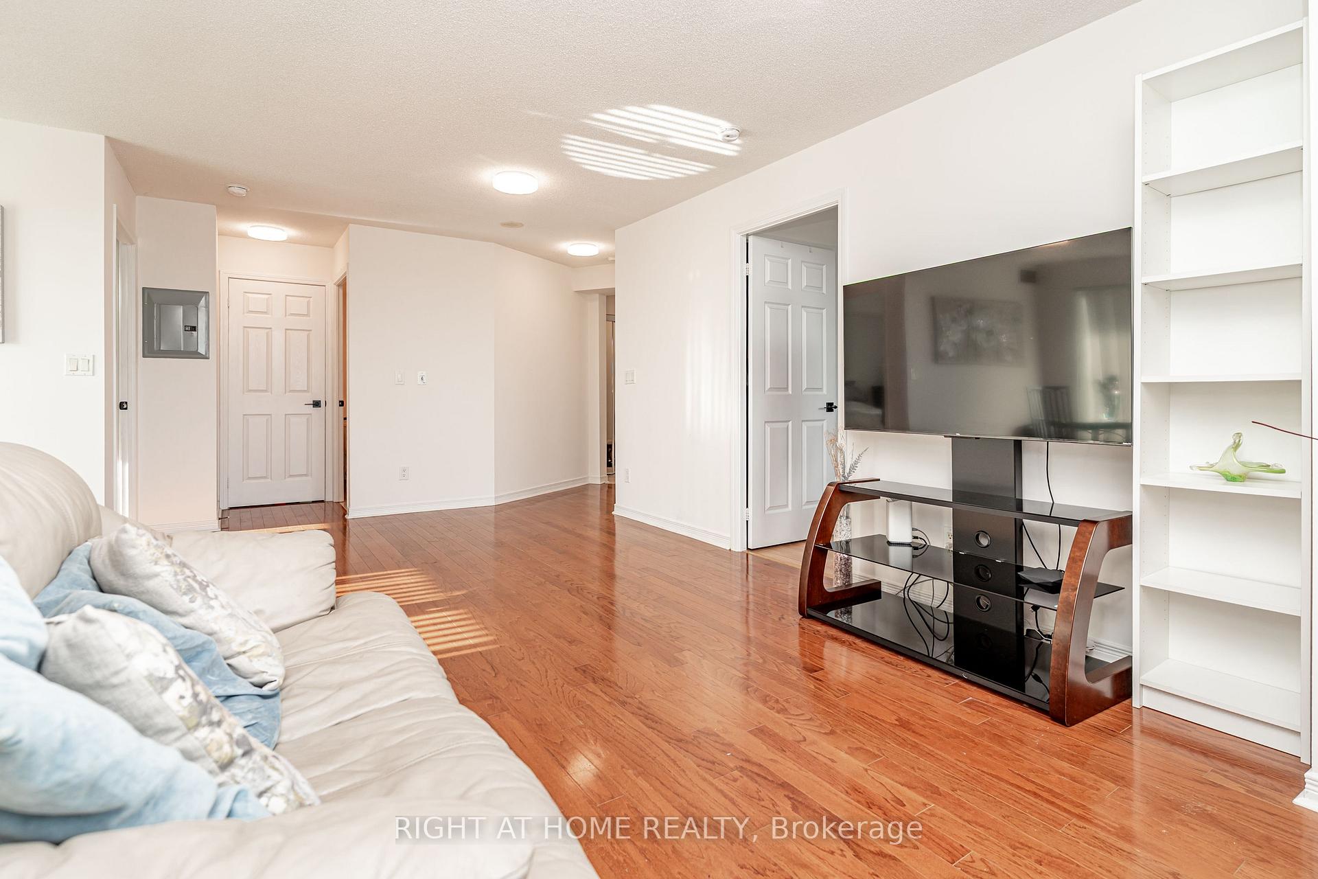 Photo 14 of Unit 1010, 23 Oneida Crescent, Richmond Hill, Langstaff — HOMEH