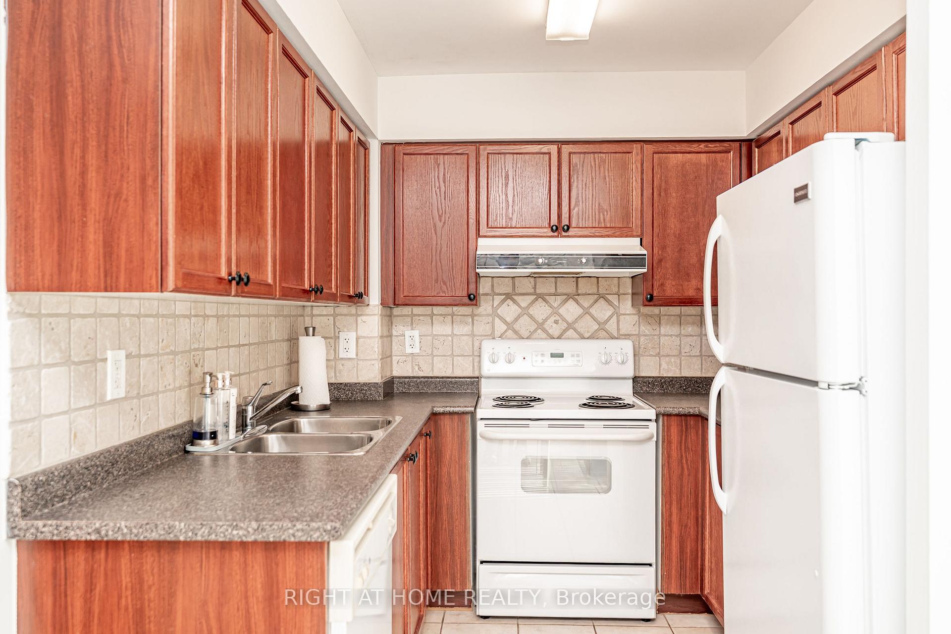 Photo 18 of Unit 1010, 23 Oneida Crescent, Richmond Hill, Langstaff — HOMEH