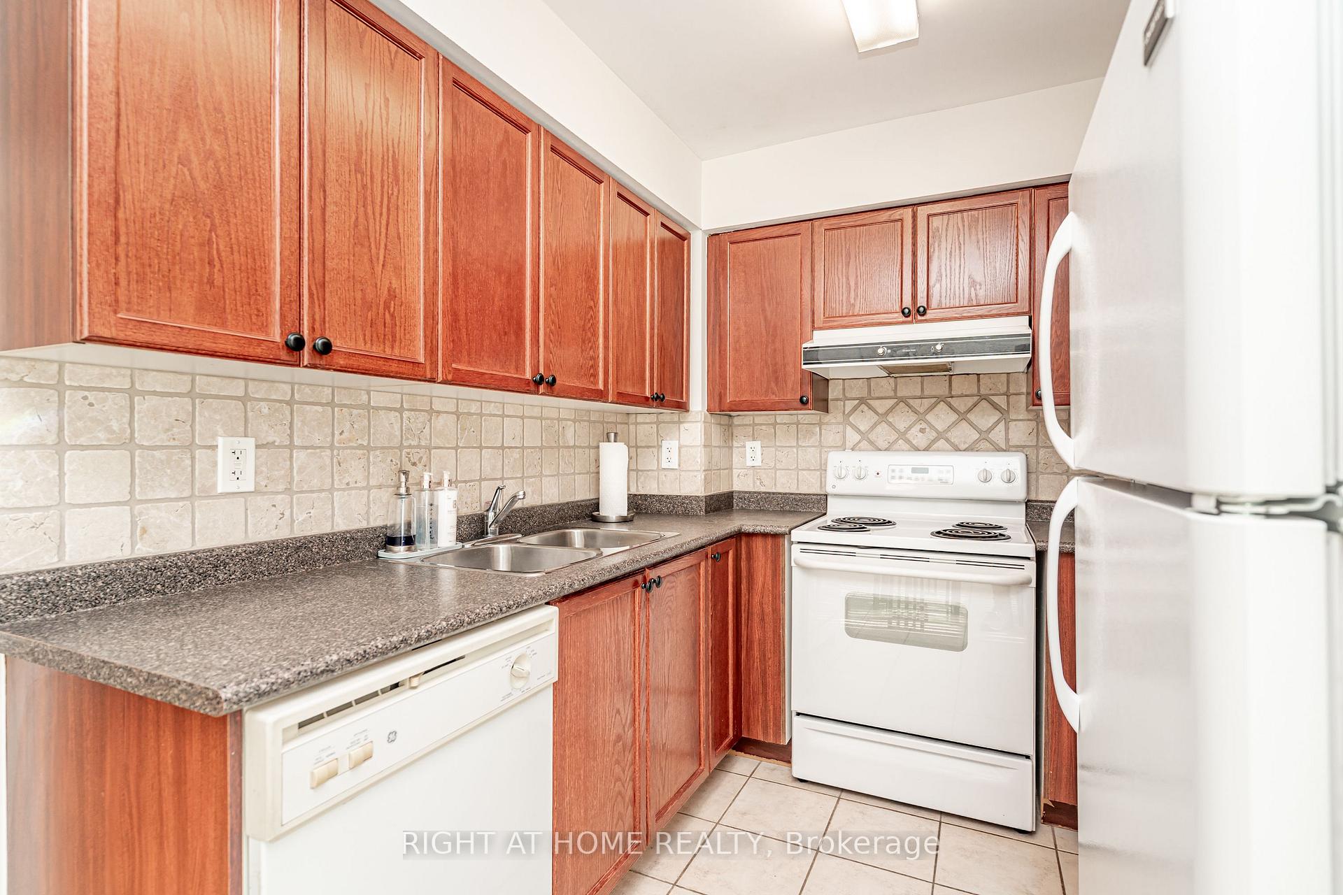 Photo 19 of Unit 1010, 23 Oneida Crescent, Richmond Hill, Langstaff — HOMEH
