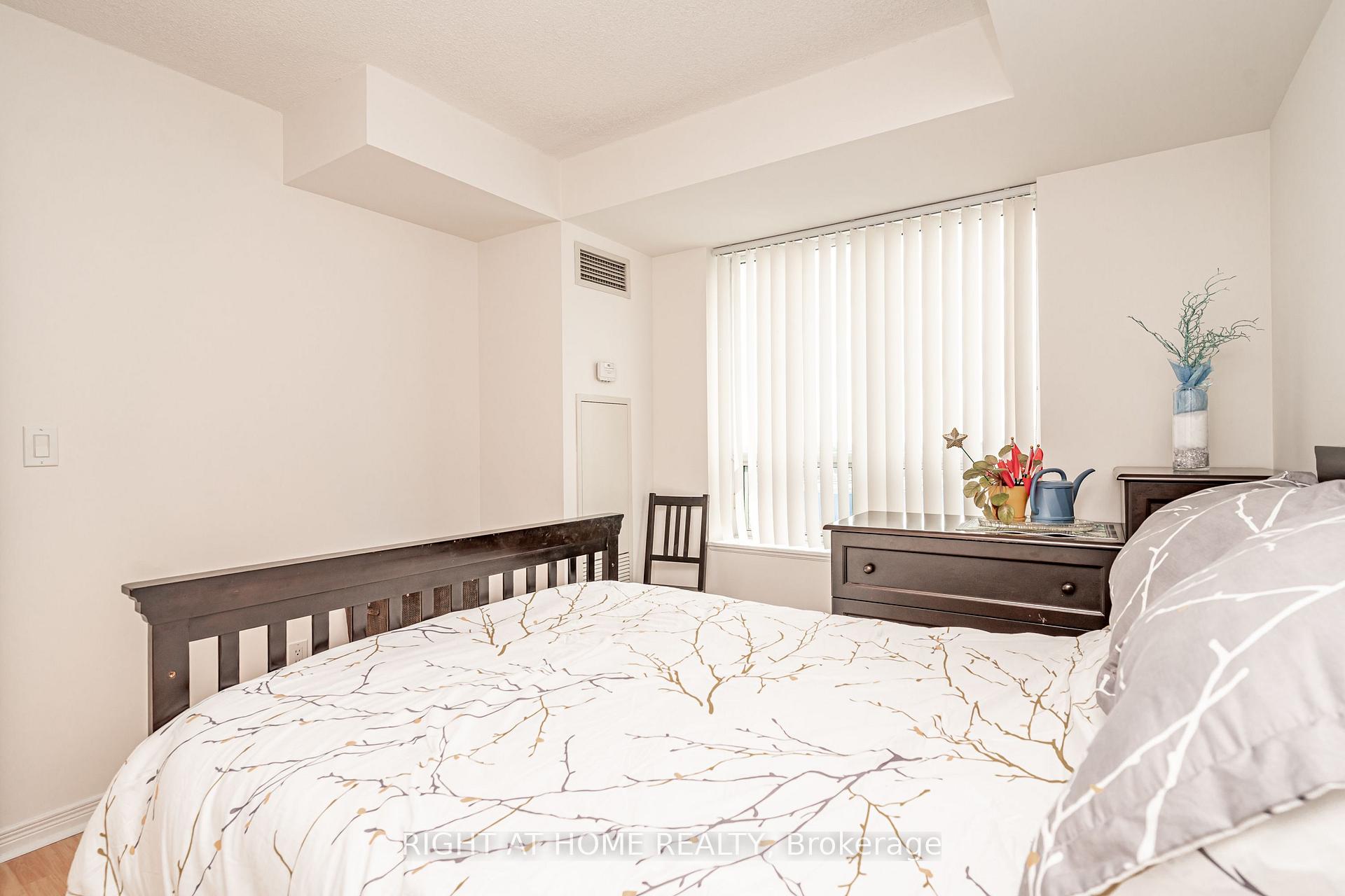 Photo 22 of Unit 1010, 23 Oneida Crescent, Richmond Hill, Langstaff — HOMEH
