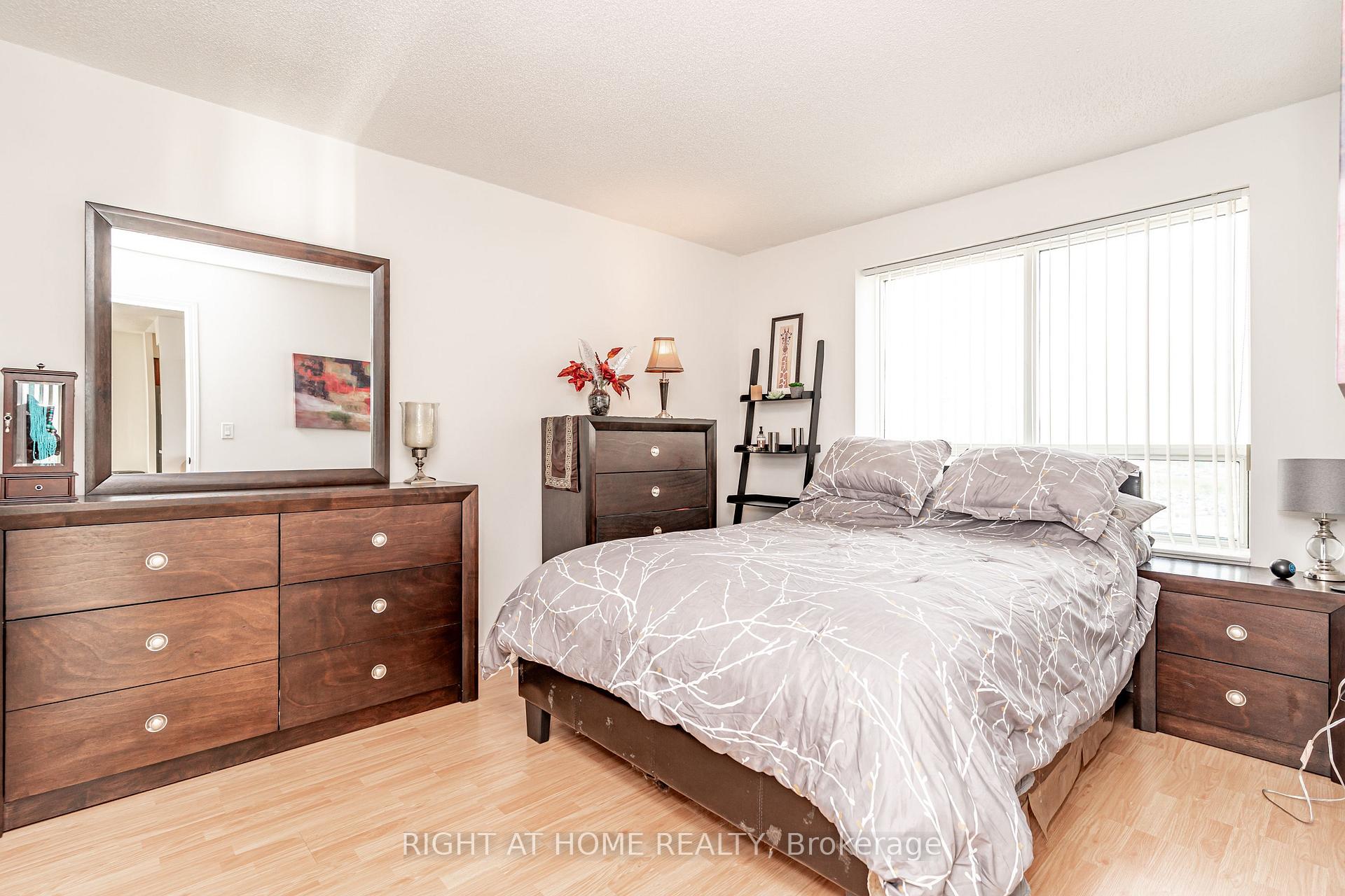 Photo 26 of Unit 1010, 23 Oneida Crescent, Richmond Hill, Langstaff — HOMEH