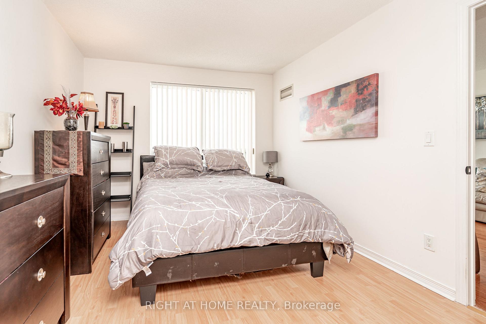 Photo 27 of Unit 1010, 23 Oneida Crescent, Richmond Hill, Langstaff — HOMEH