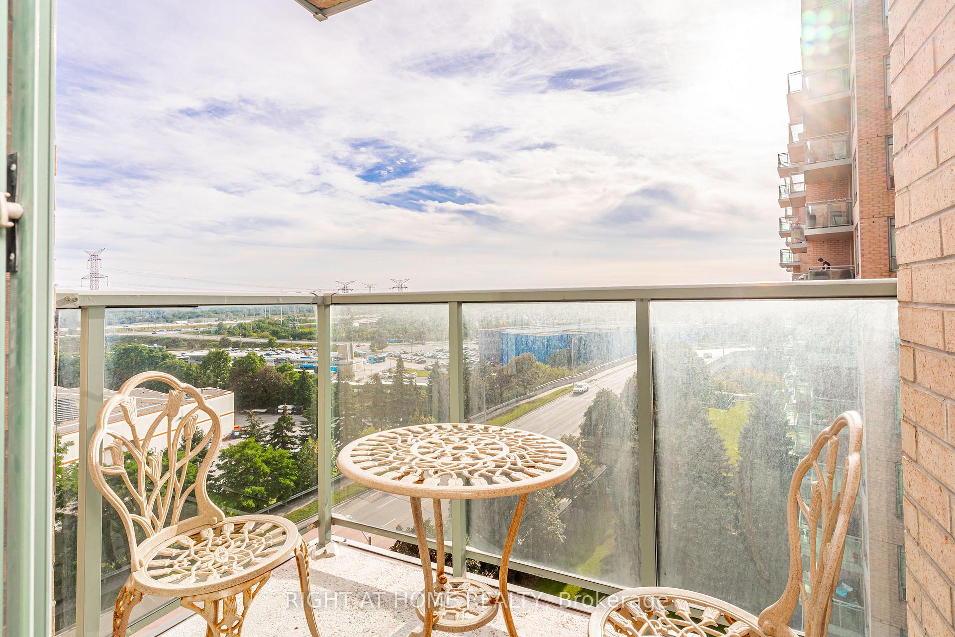 Photo 30 of Unit 1010, 23 Oneida Crescent, Richmond Hill, Langstaff — HOMEH
