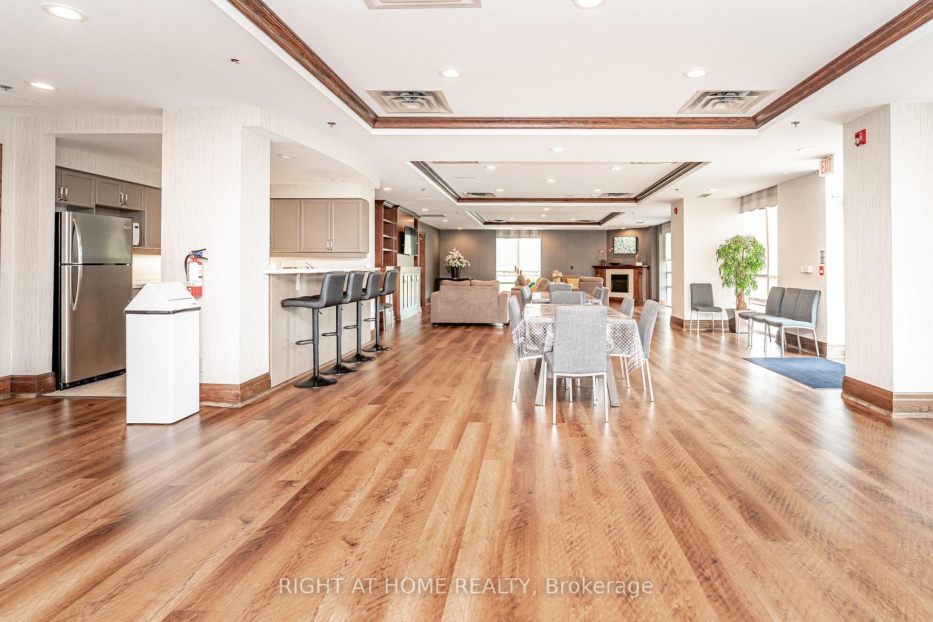 Photo 34 of Unit 1010, 23 Oneida Crescent, Richmond Hill, Langstaff — HOMEH