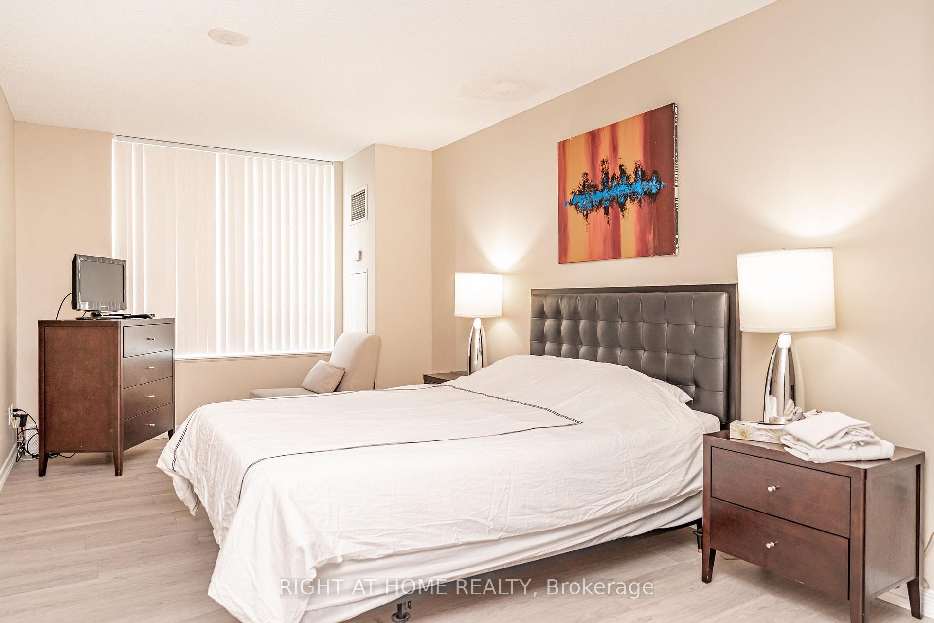 Photo 36 of Unit 1010, 23 Oneida Crescent, Richmond Hill, Langstaff — HOMEH