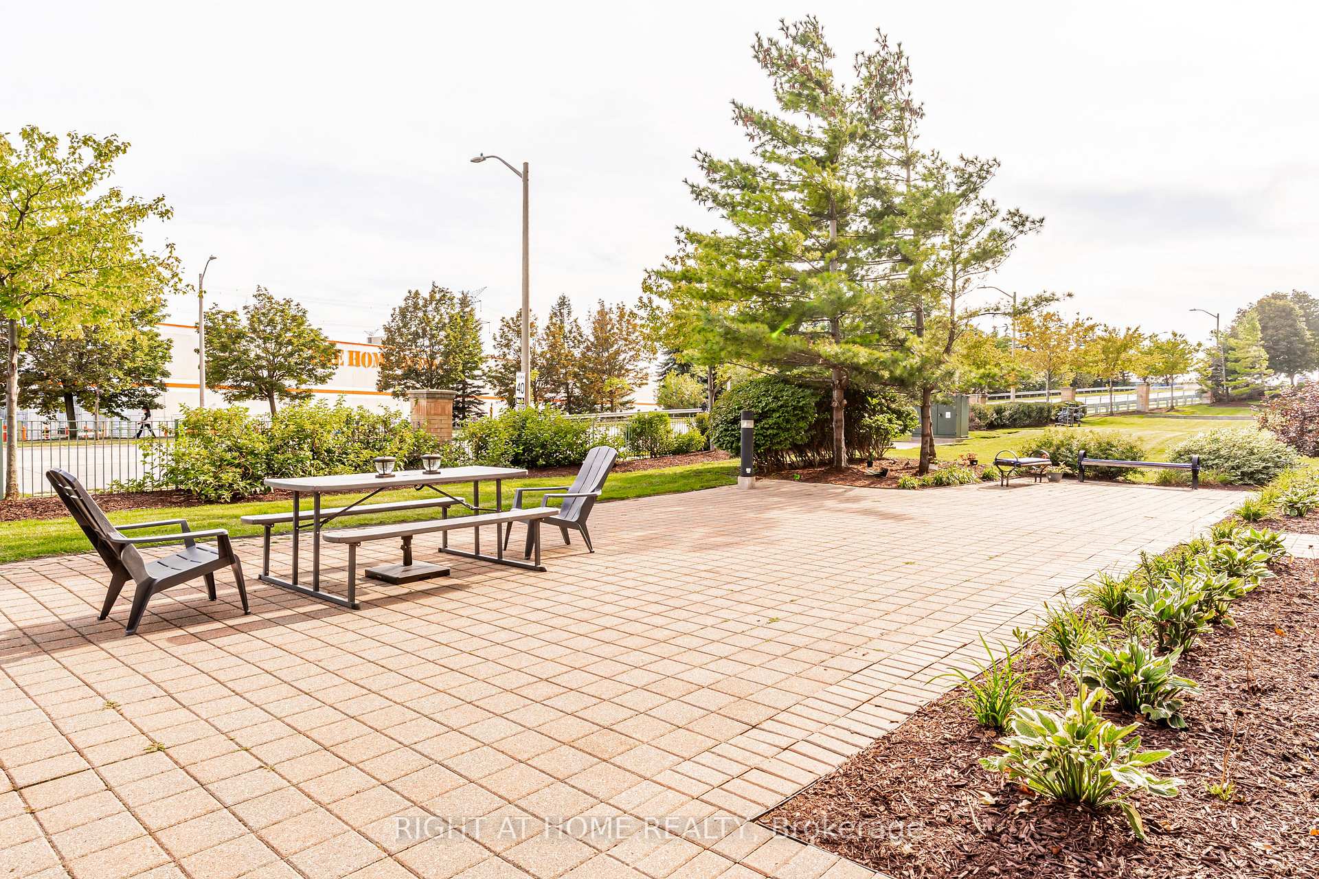 Photo 39 of Unit 1010, 23 Oneida Crescent, Richmond Hill, Langstaff — HOMEH