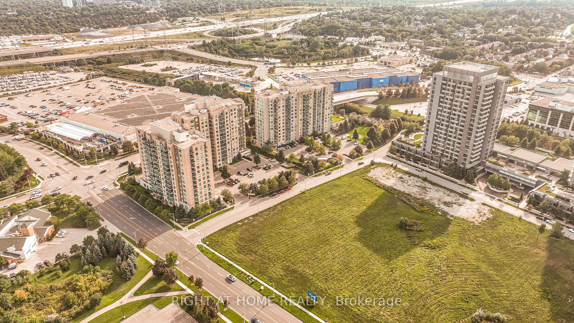Photo 41 of Unit 1010, 23 Oneida Crescent, Richmond Hill, Langstaff — HOMEH