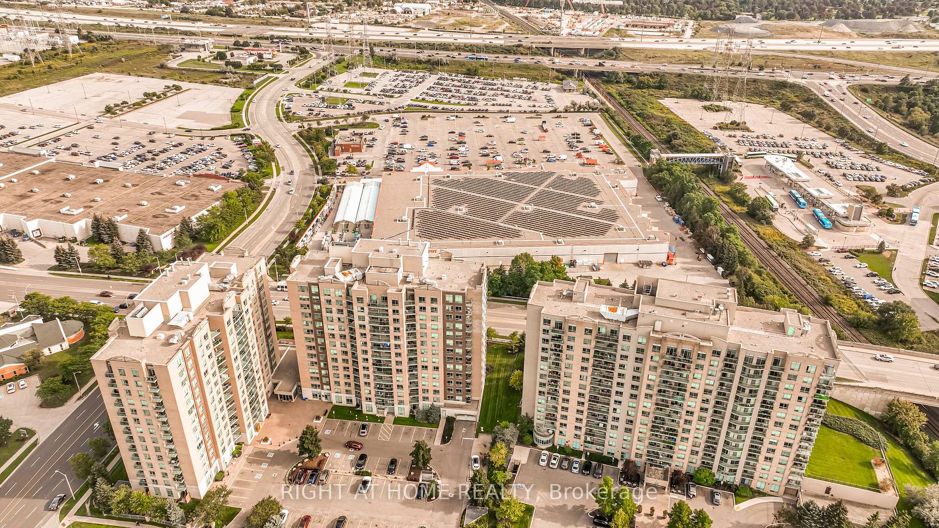 Photo 43 of Unit 1010, 23 Oneida Crescent, Richmond Hill, Langstaff — HOMEH