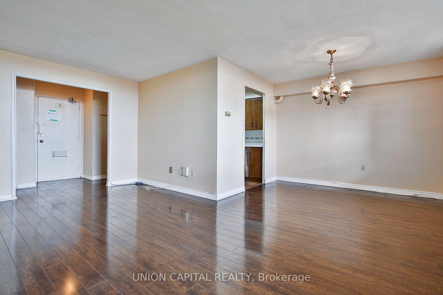 Photo 3 of Unit 711, 5 Frith Road, North York, Glenfield-Jane Heights — HOMEH