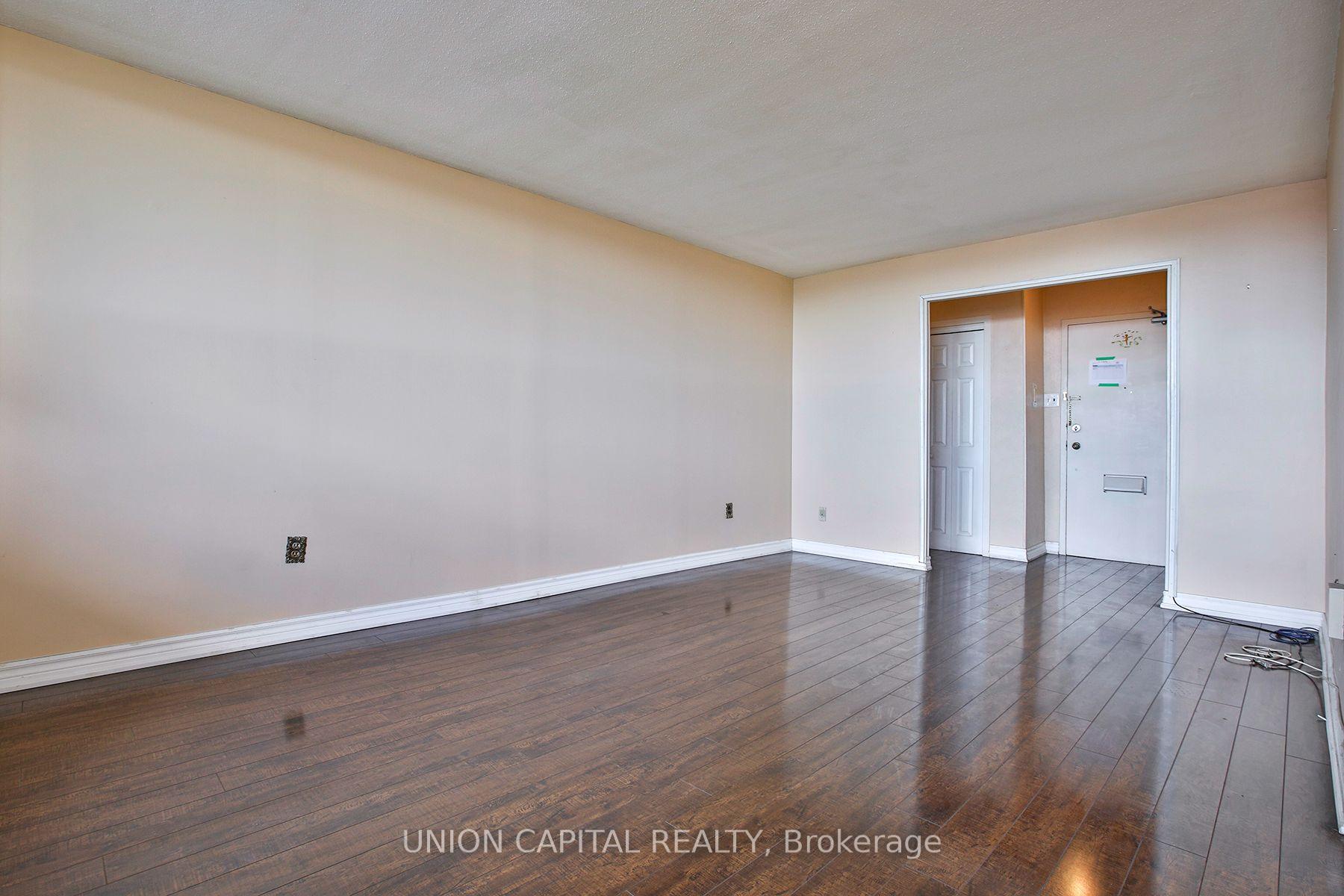 Photo 4 of Unit 711, 5 Frith Road, North York, Glenfield-Jane Heights — HOMEH