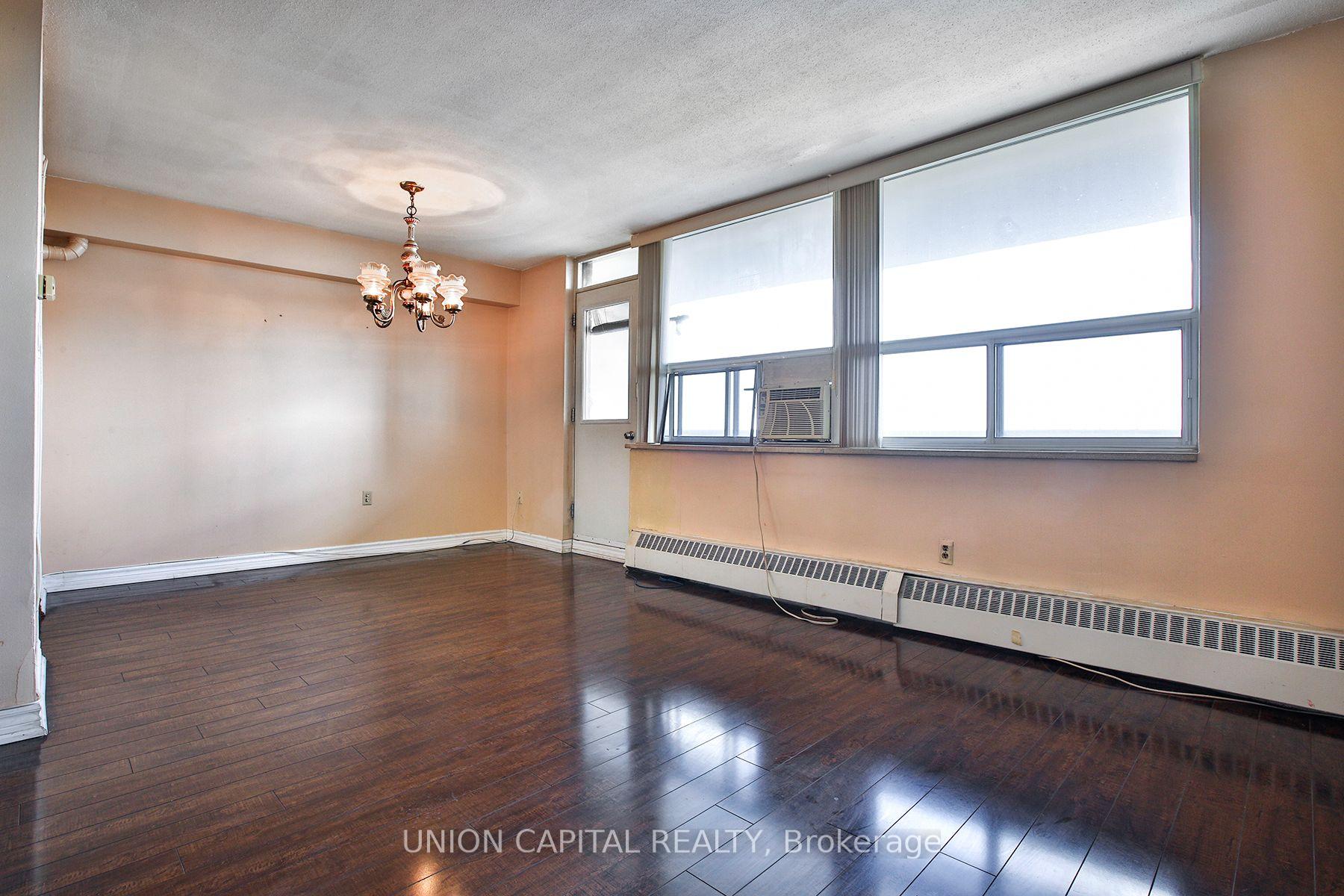 Photo 6 of Unit 711, 5 Frith Road, North York, Glenfield-Jane Heights — HOMEH