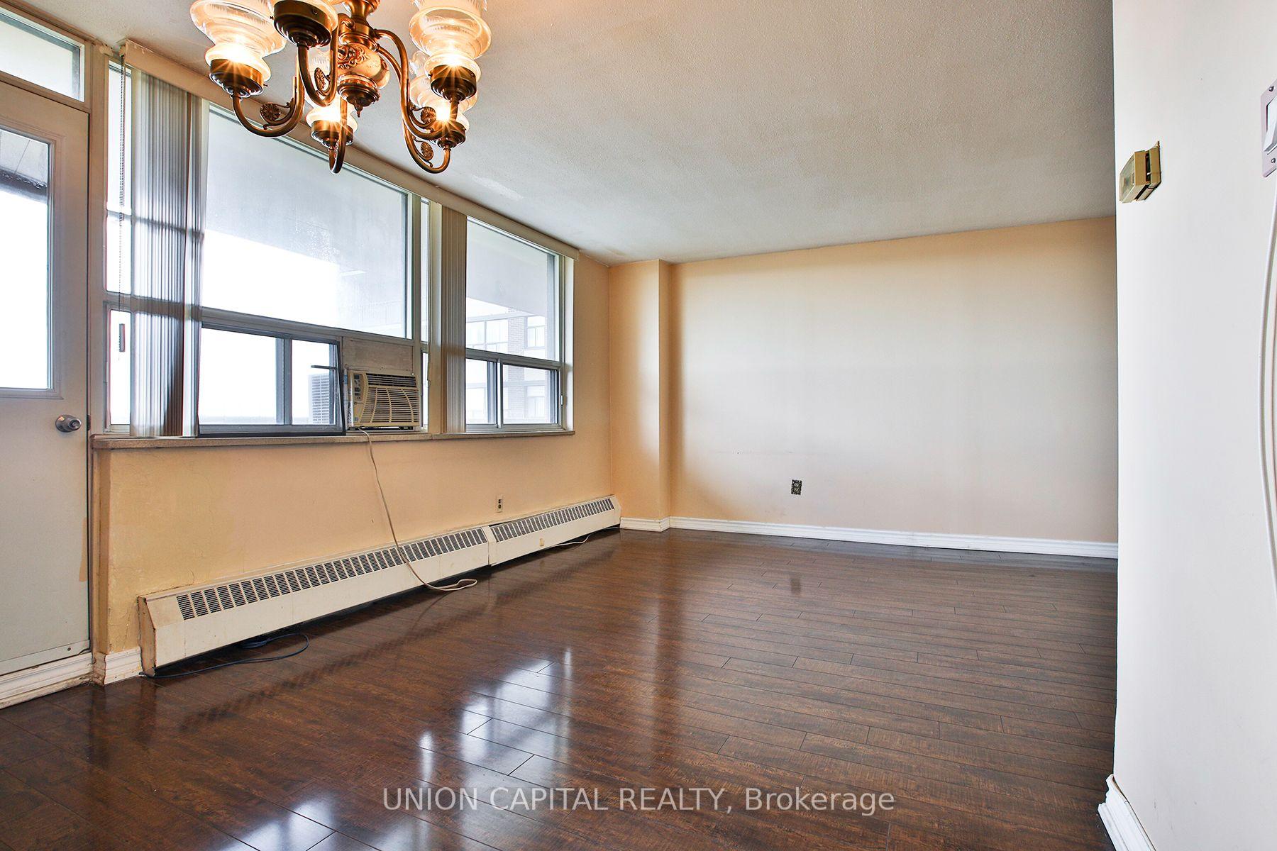 Photo 7 of Unit 711, 5 Frith Road, North York, Glenfield-Jane Heights — HOMEH
