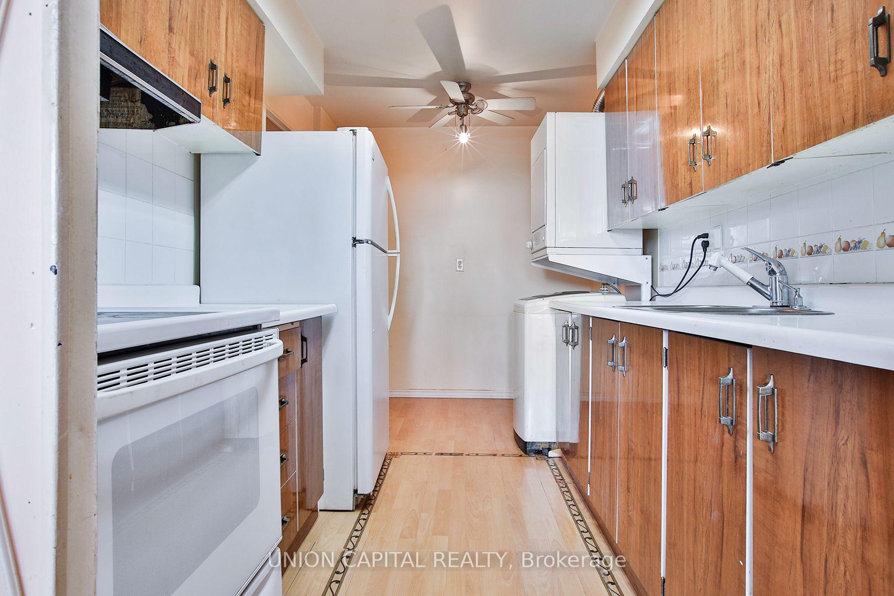 Photo 8 of Unit 711, 5 Frith Road, North York, Glenfield-Jane Heights — HOMEH