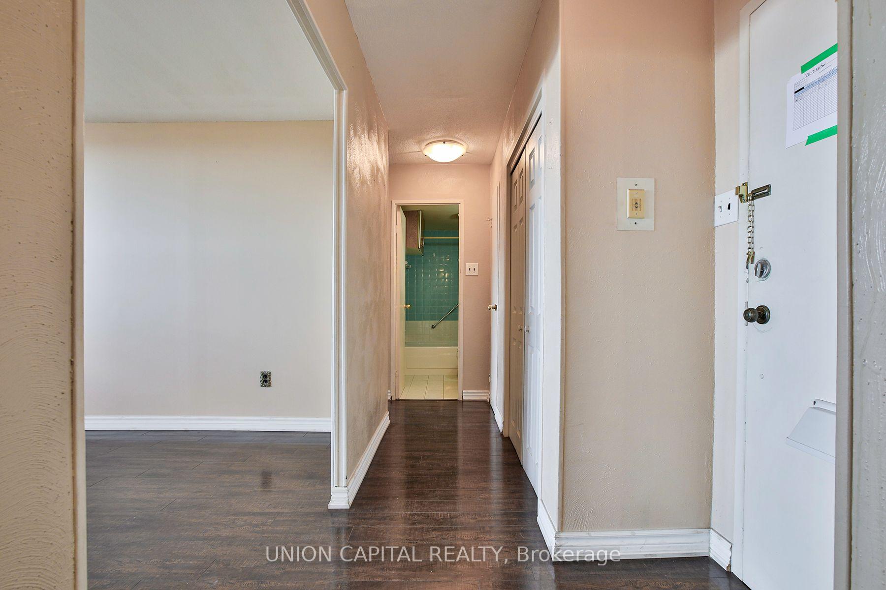Photo 11 of Unit 711, 5 Frith Road, North York, Glenfield-Jane Heights — HOMEH