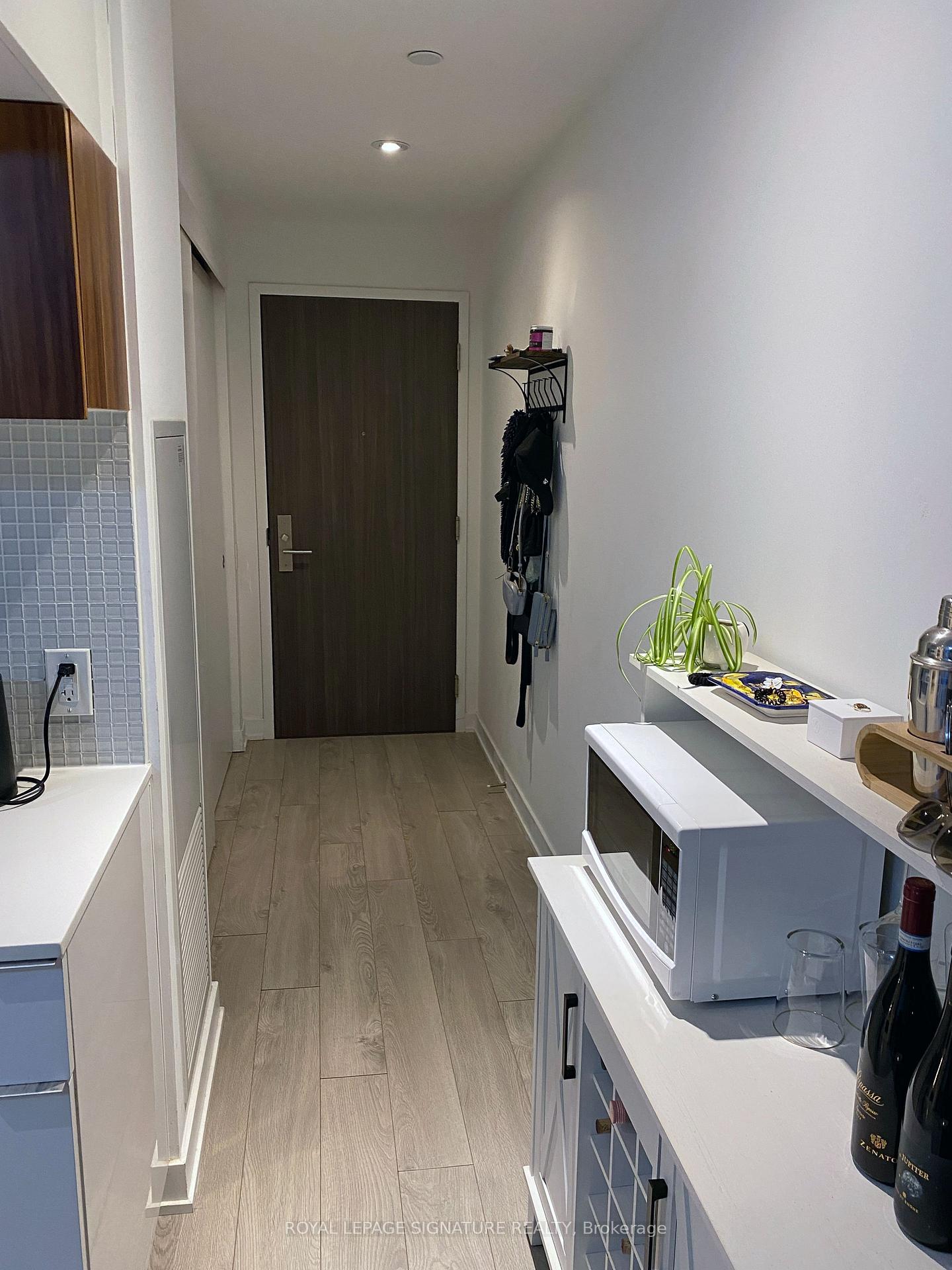 Photo 6 of Unit 201, 185 Roehampton Avenue, Toronto, Mount Pleasant West — HOMEH