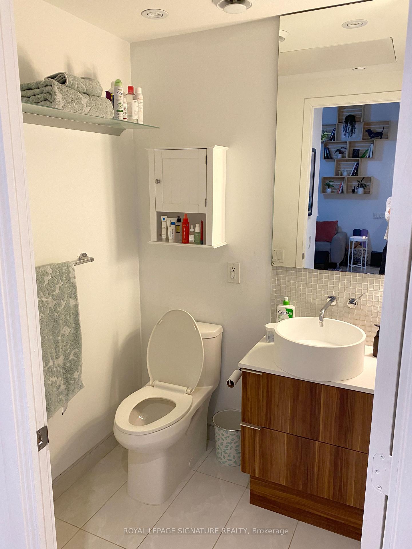 Photo 8 of Unit 201, 185 Roehampton Avenue, Toronto, Mount Pleasant West — HOMEH
