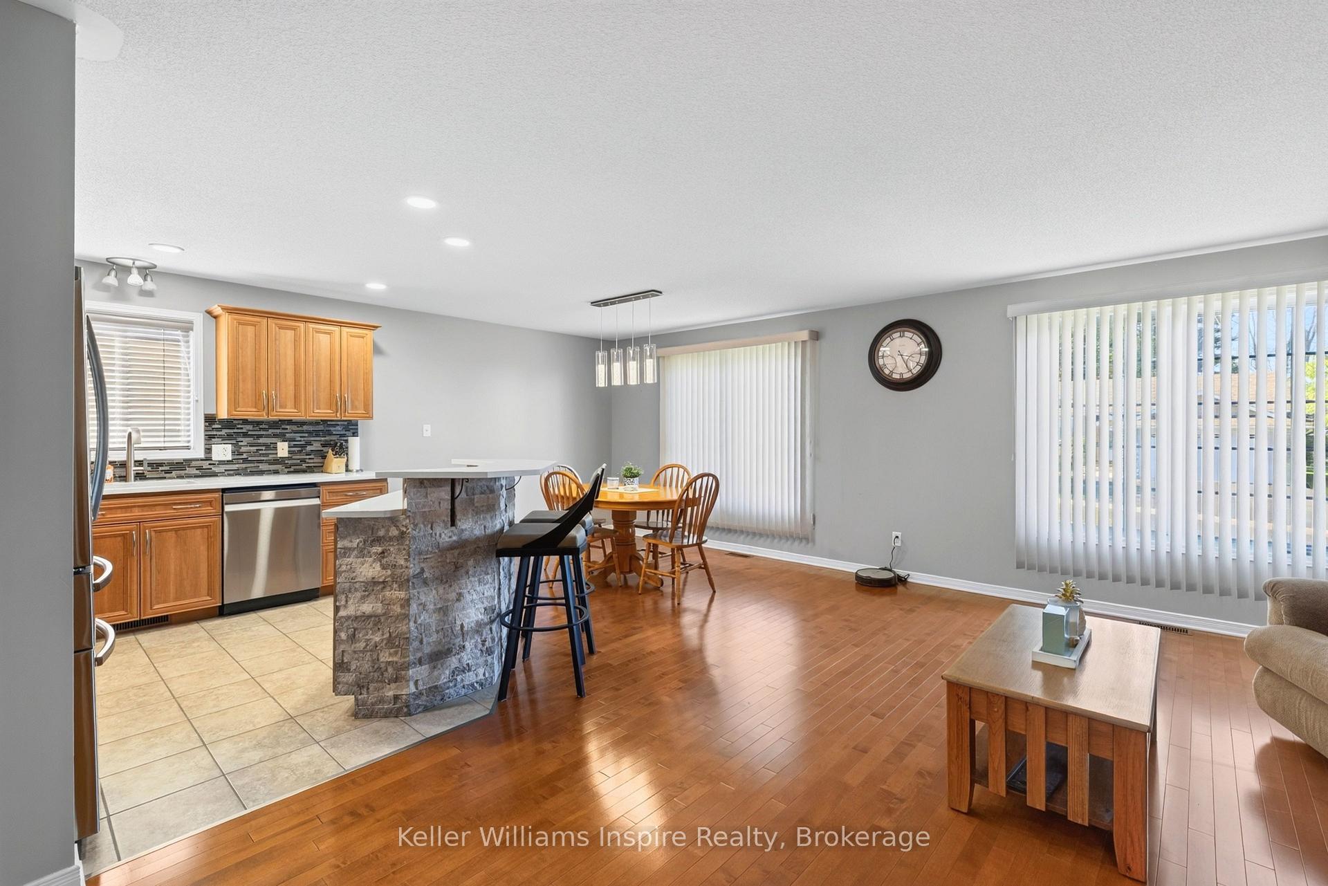 Photo 6 of 120 Cockburn Crescent, Pembroke, Pembroke — HOMEH
