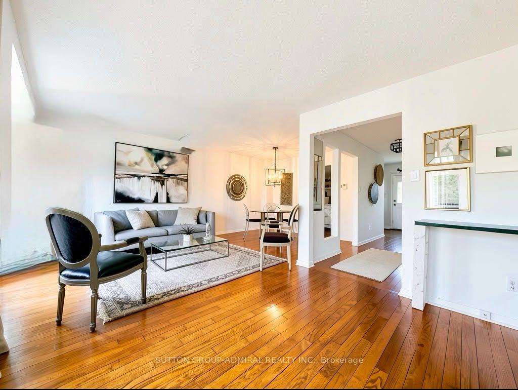 Photo 6 of 19 Backus Court, Markham, Raymerville — HOMEH