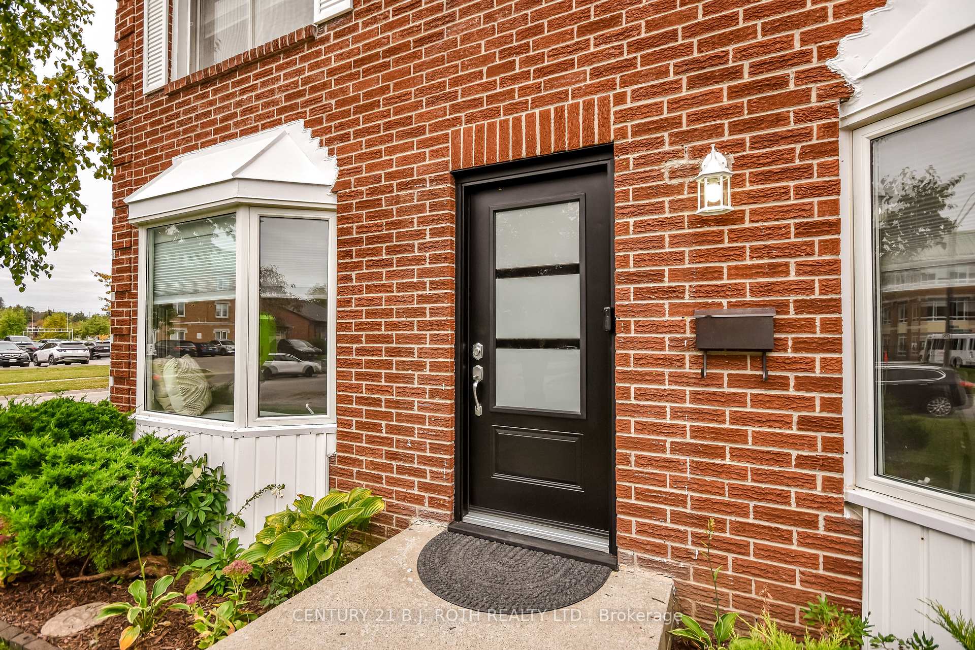 Photo 3 of 77 Pepler Place, Barrie, Sunnidale — HOMEH