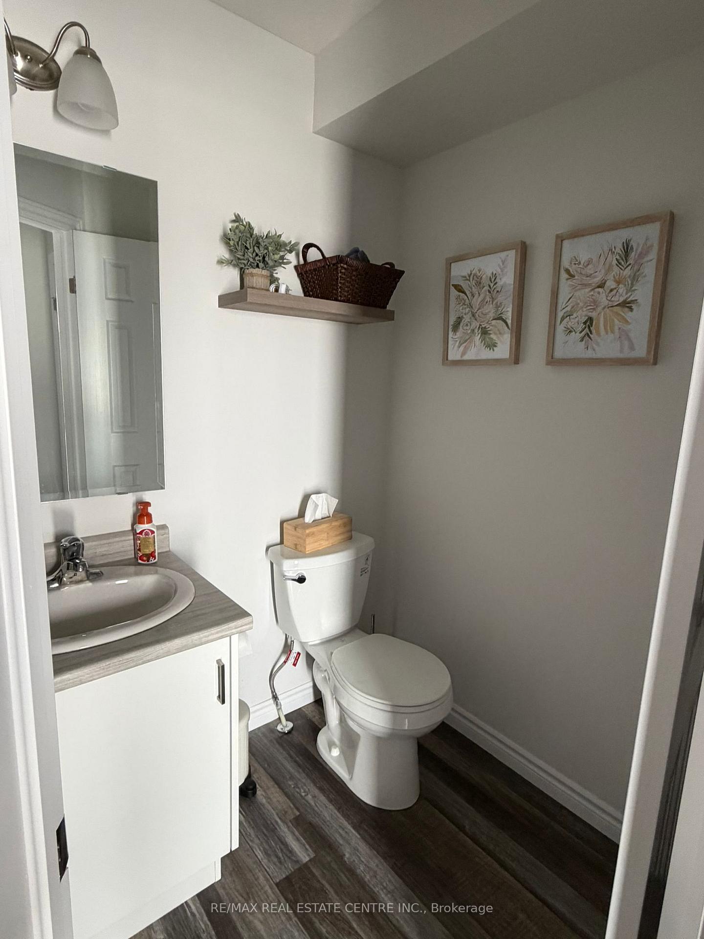 Photo 4 of 2986 Turner Crescent, London, South U — HOMEH