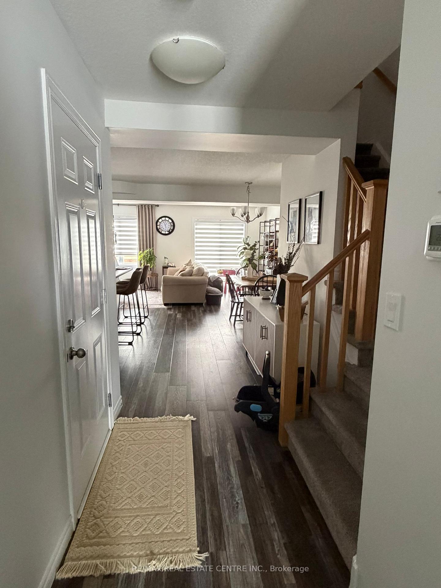 Photo 5 of 2986 Turner Crescent, London, South U — HOMEH