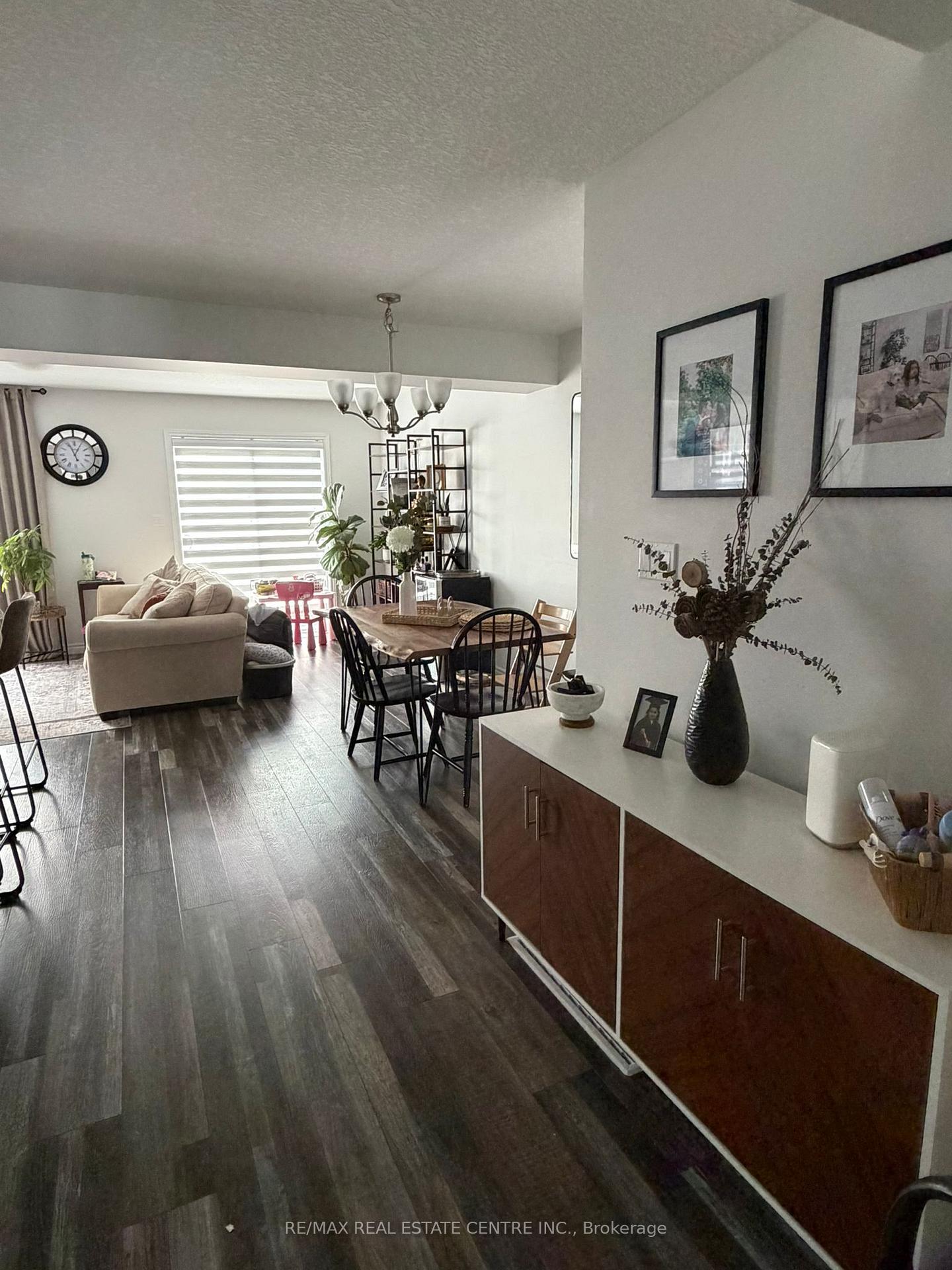 Photo 6 of 2986 Turner Crescent, London, South U — HOMEH