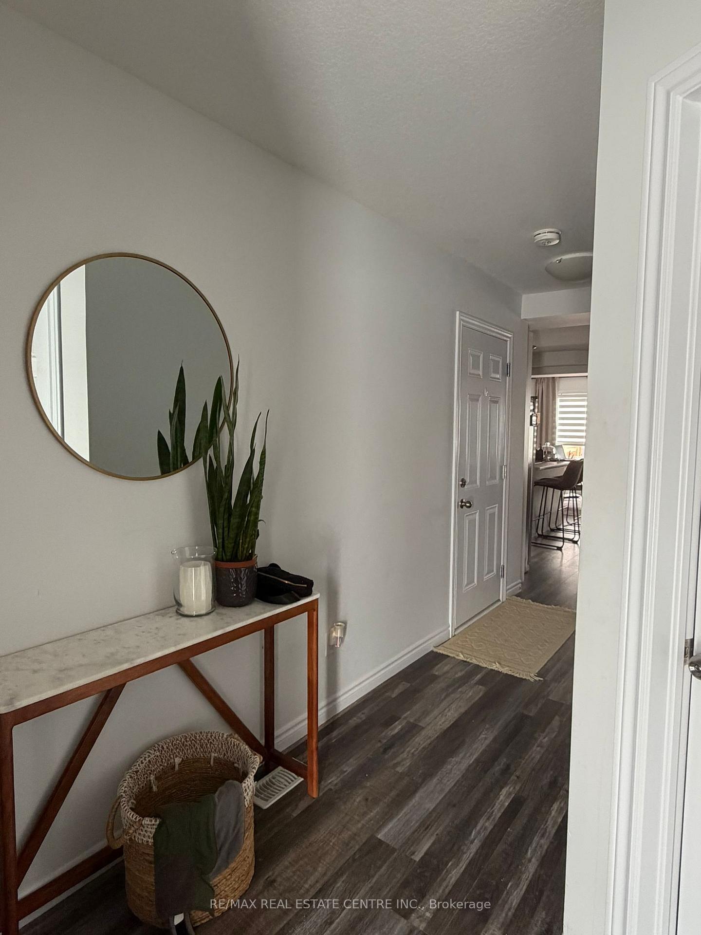 Photo 7 of 2986 Turner Crescent, London, South U — HOMEH
