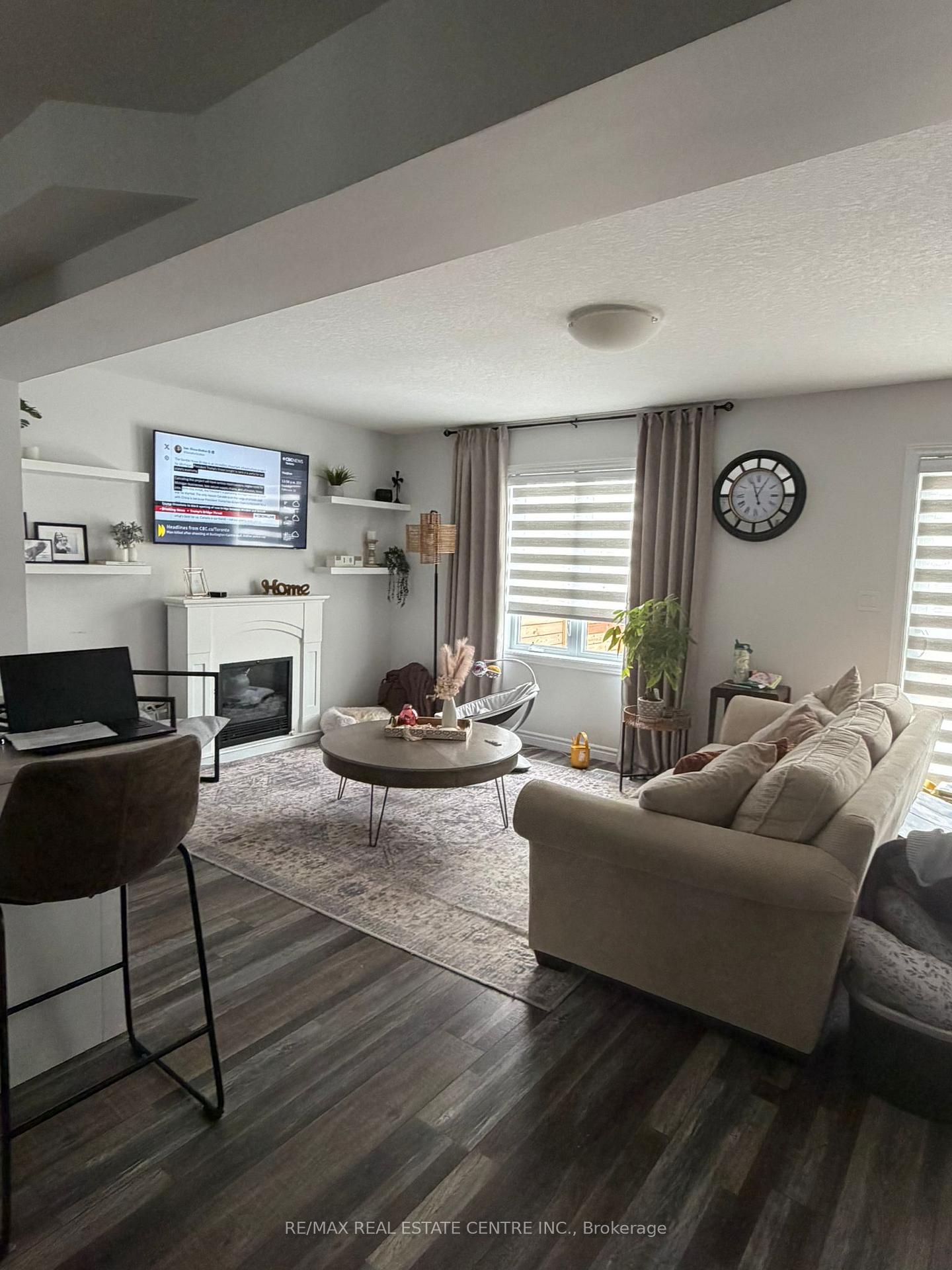 Photo 9 of 2986 Turner Crescent, London, South U — HOMEH