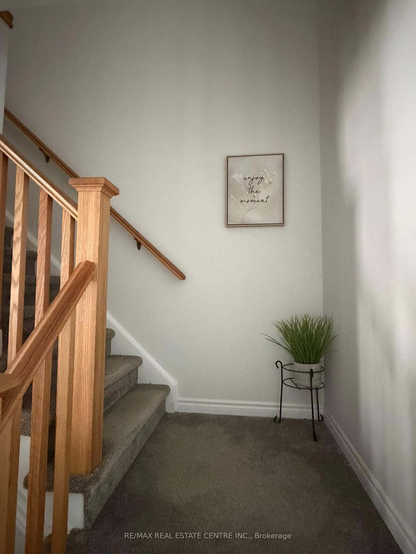 Photo 11 of 2986 Turner Crescent, London, South U — HOMEH