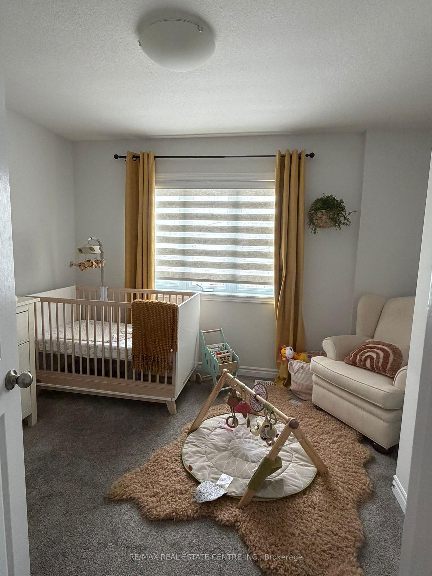 Photo 13 of 2986 Turner Crescent, London, South U — HOMEH