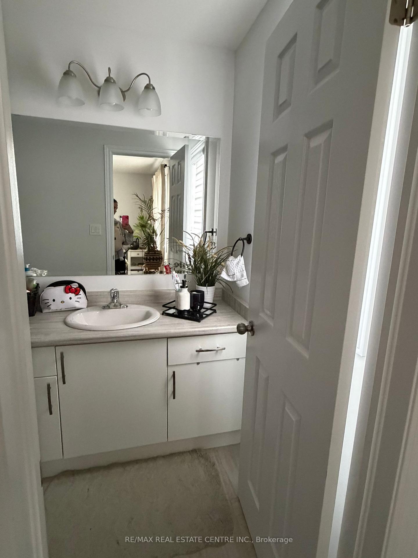 Photo 14 of 2986 Turner Crescent, London, South U — HOMEH